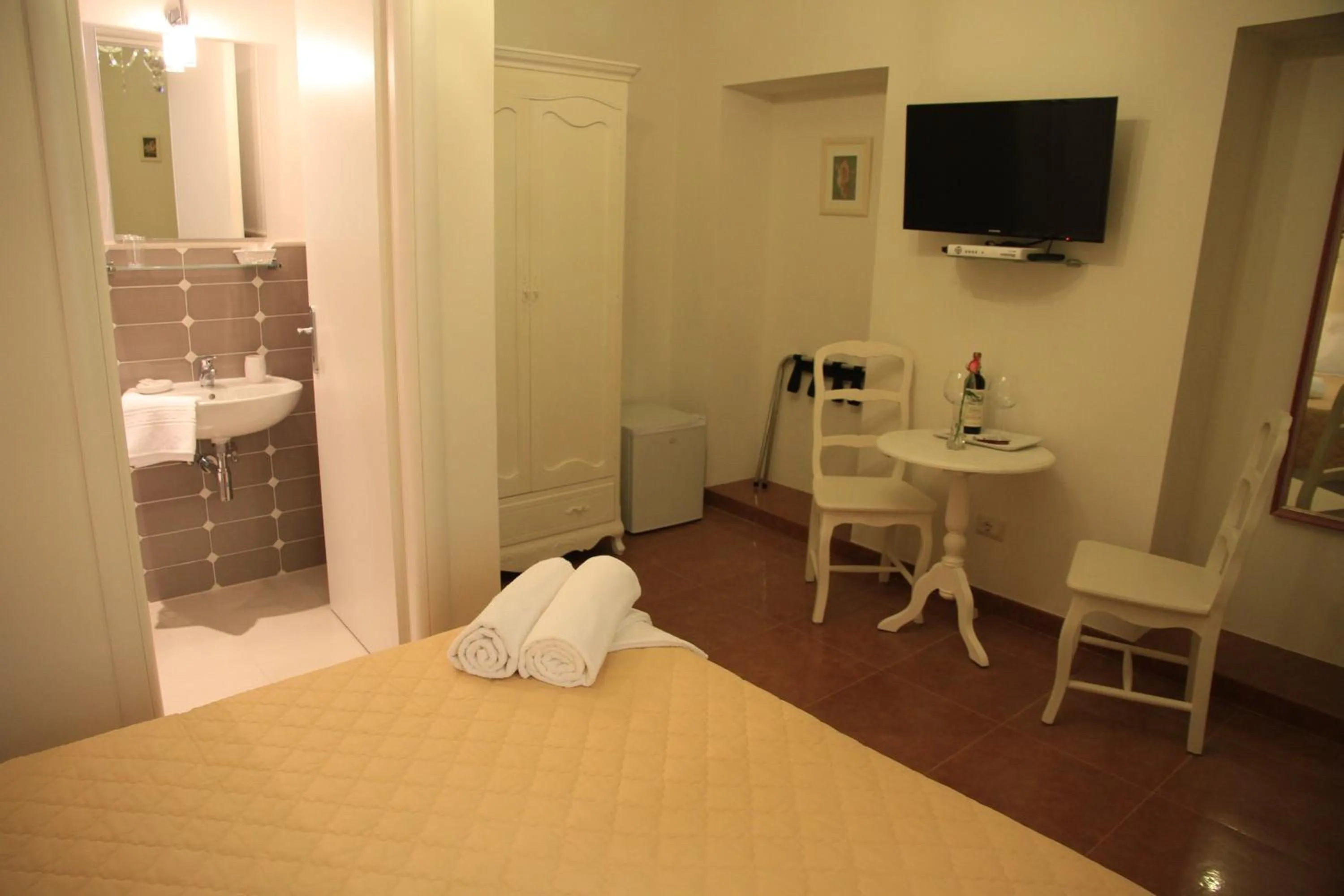 TV and multimedia, Bed in Domus Flaviae
