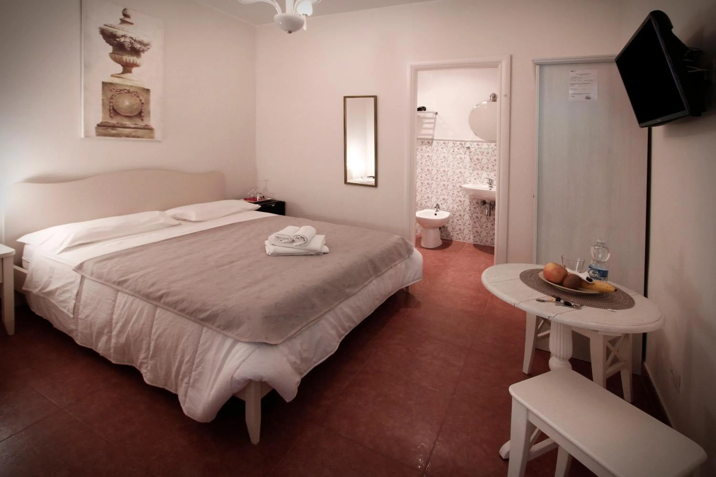 Photo of the whole room, Bed in Domus Flaviae