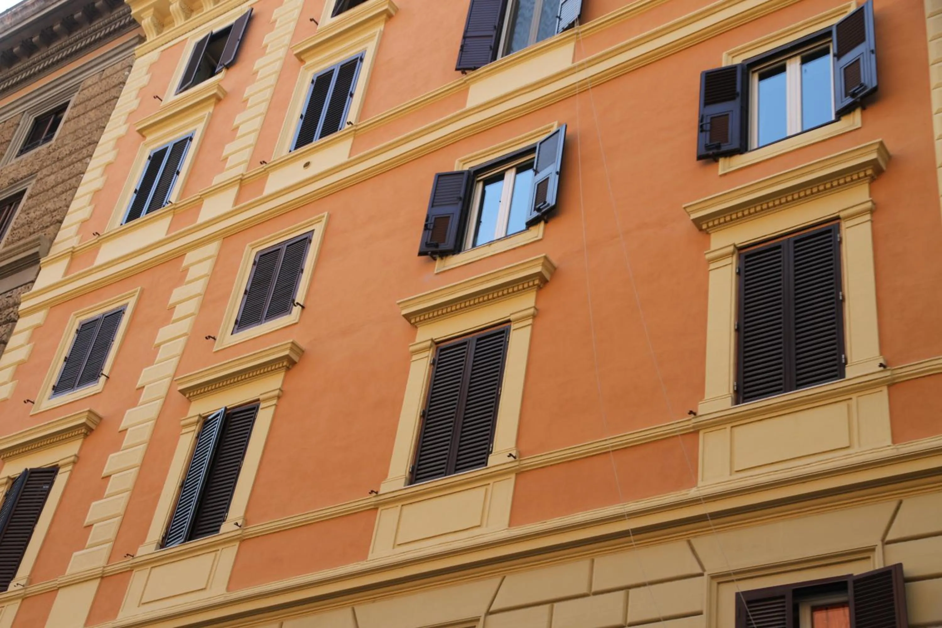 Property building in Domus Flaviae