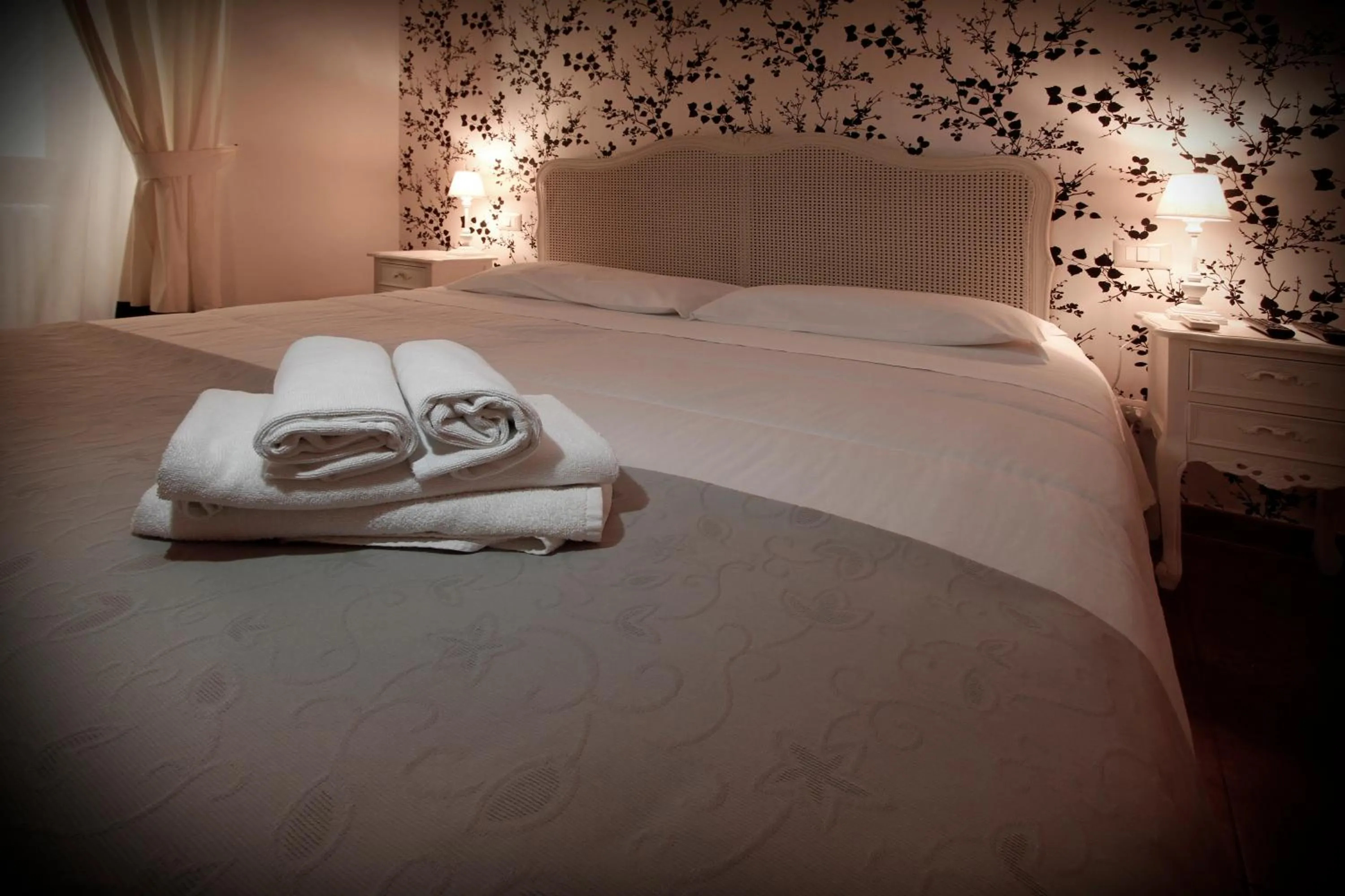 Photo of the whole room, Bed in Domus Flaviae