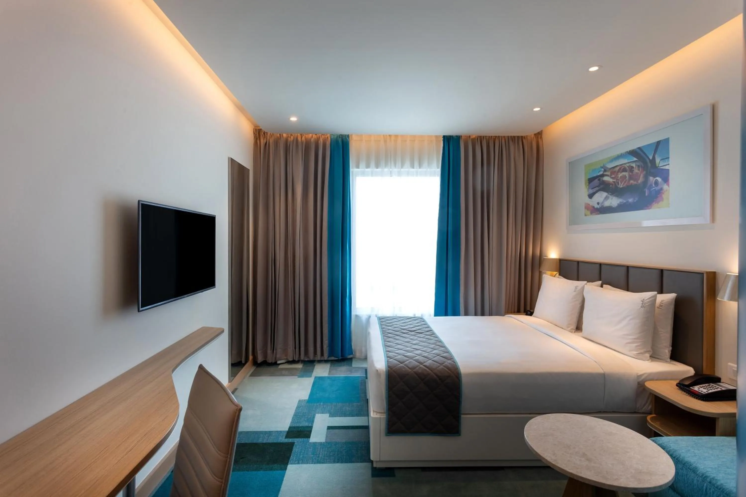 Photo of the whole room, Bed in Holiday Inn Express & Suites Bengaluru Old Madras Road by IHG