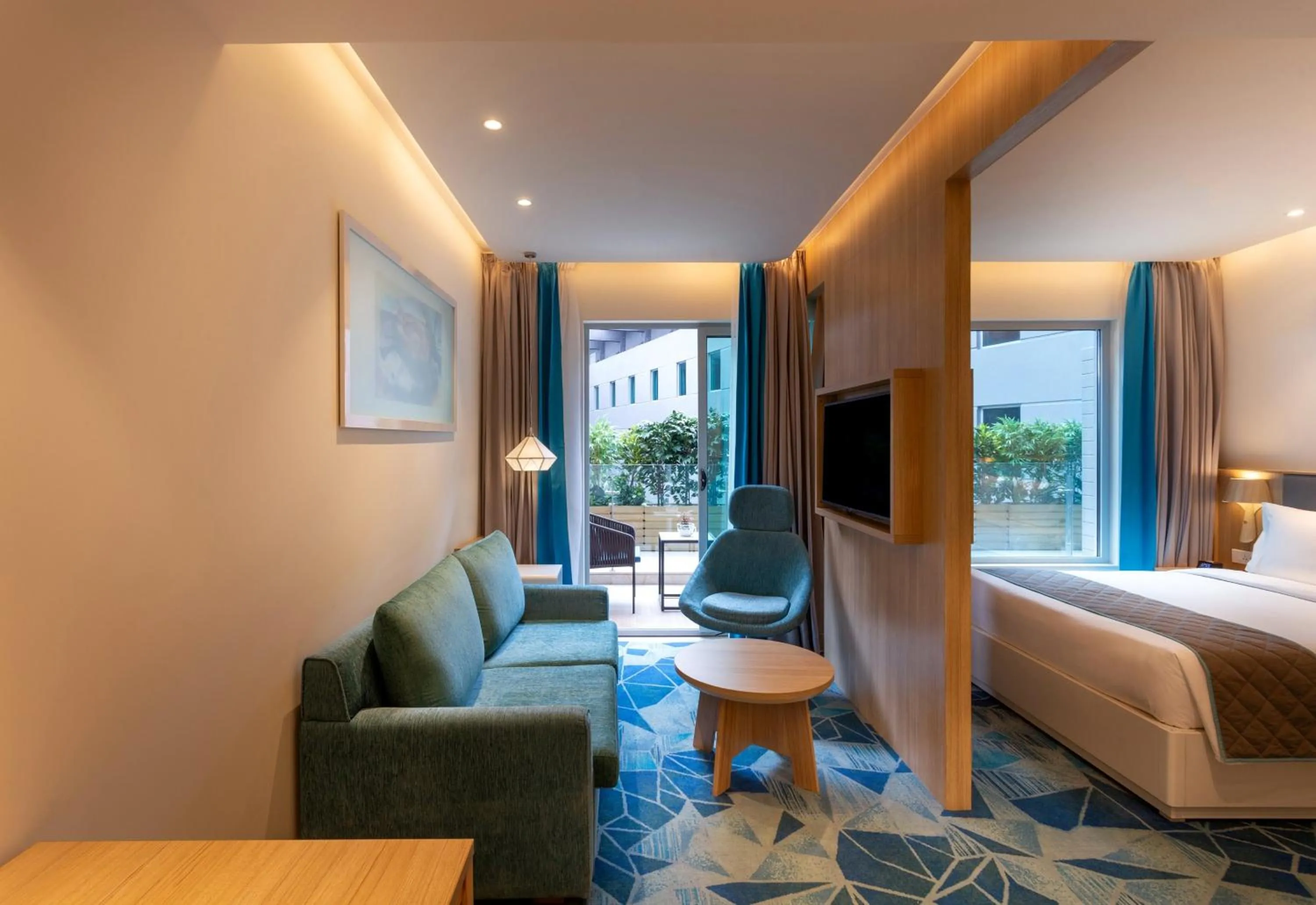 Photo of the whole room, Bed in Holiday Inn Express & Suites Bengaluru Old Madras Road by IHG