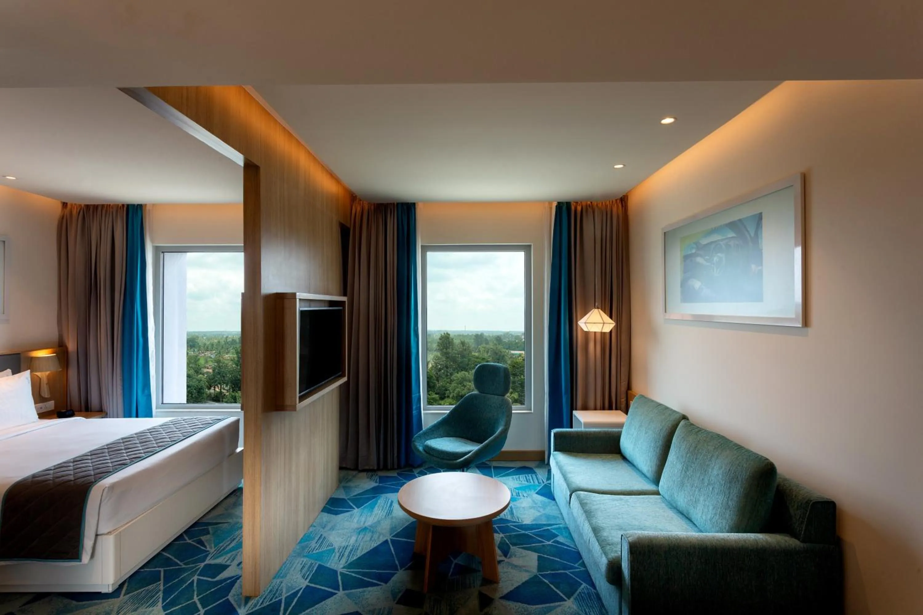 Photo of the whole room, Bed in Holiday Inn Express & Suites Bengaluru Old Madras Road by IHG