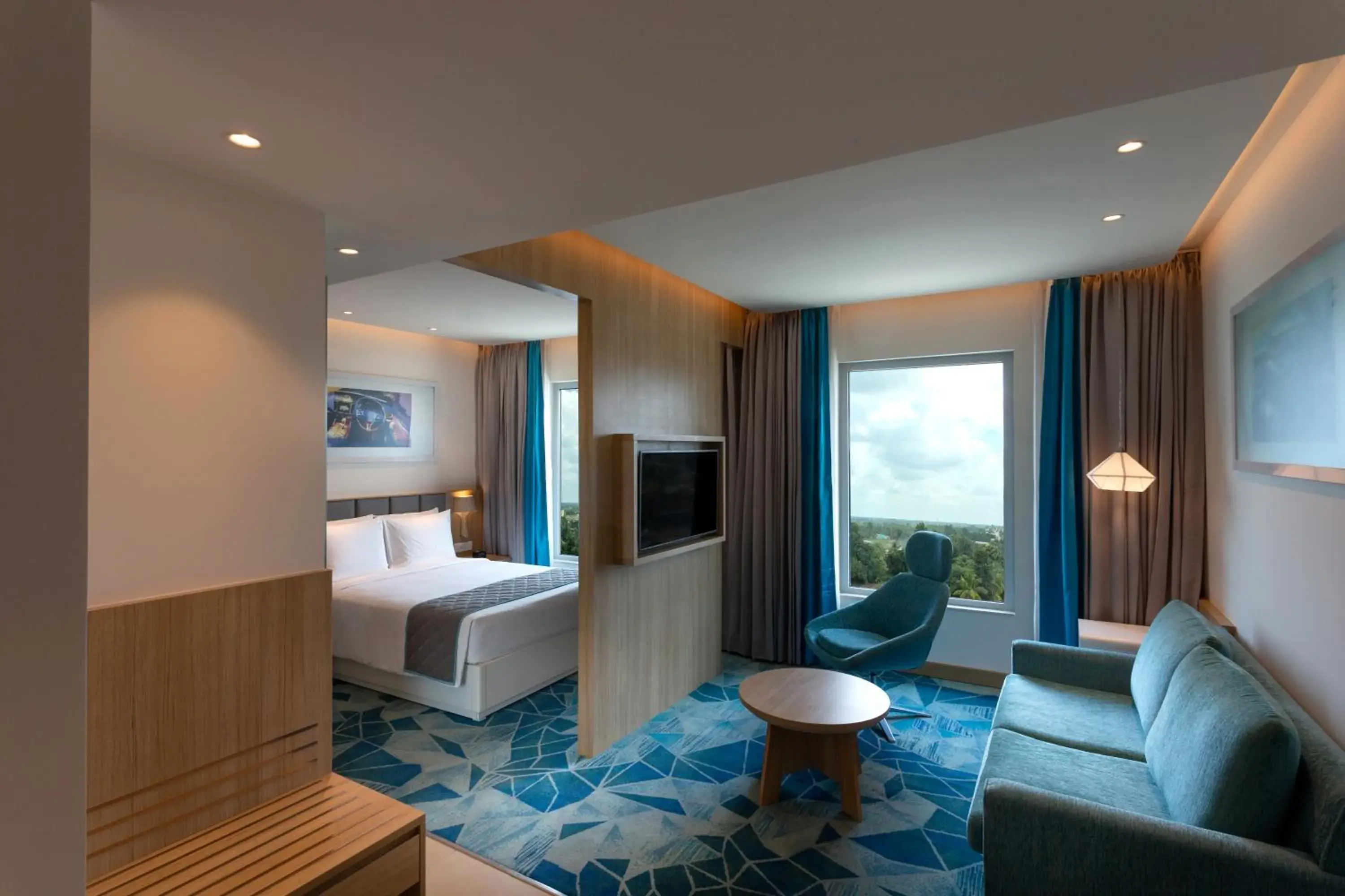 TV and multimedia, Bed in Holiday Inn Express & Suites Bengaluru Old Madras Road by IHG TV and multimedia, Bed in Holiday Inn Express & Suites Bengaluru Old Madras Road by IHG