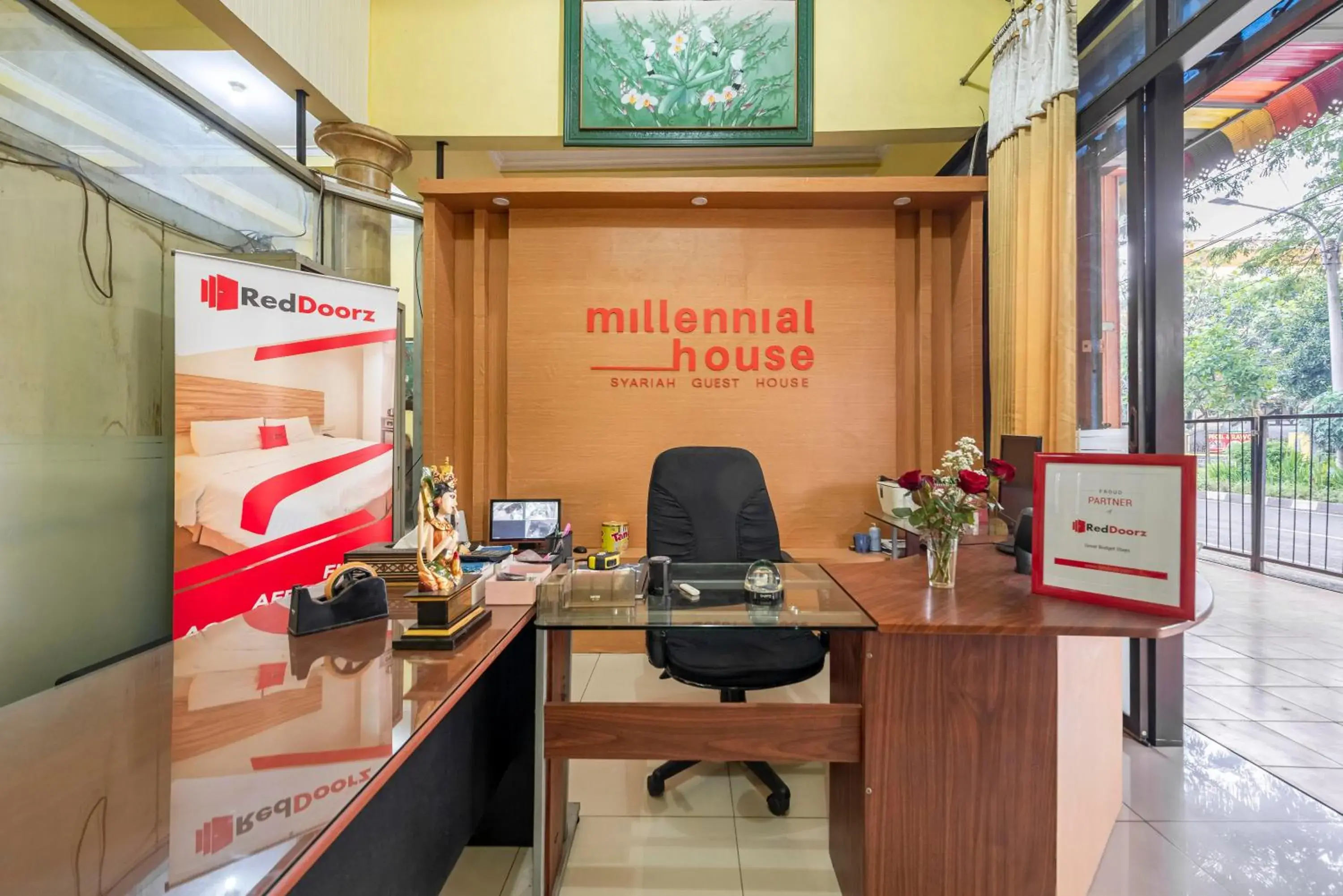 Facade/entrance in RedDoorz Syariah @ Danau Kerinci Sawojajar Facade/entrance in RedDoorz Syariah @ Danau Kerinci Sawojajar