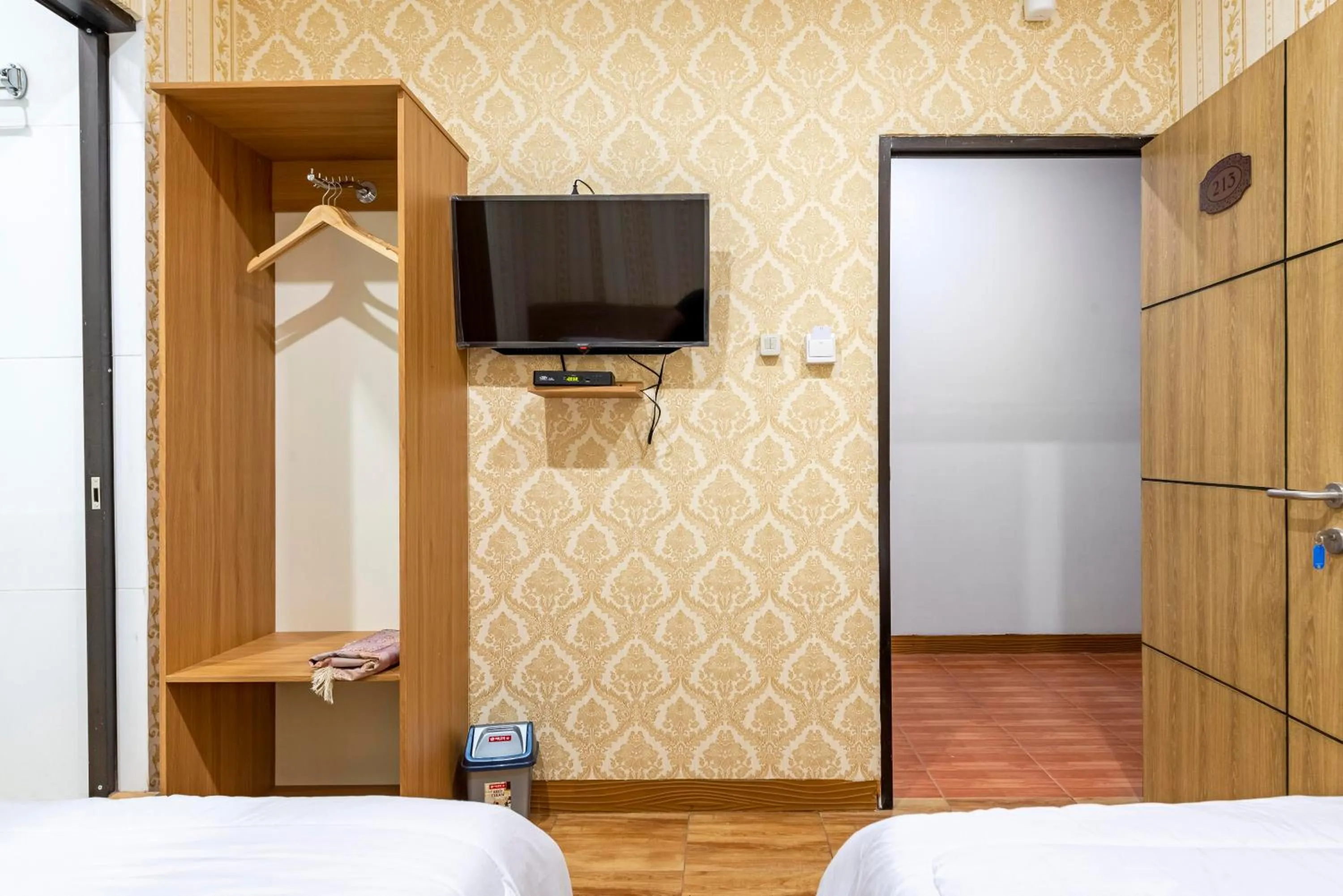 Bed in RedDoorz Syariah @ Danau Kerinci Sawojajar