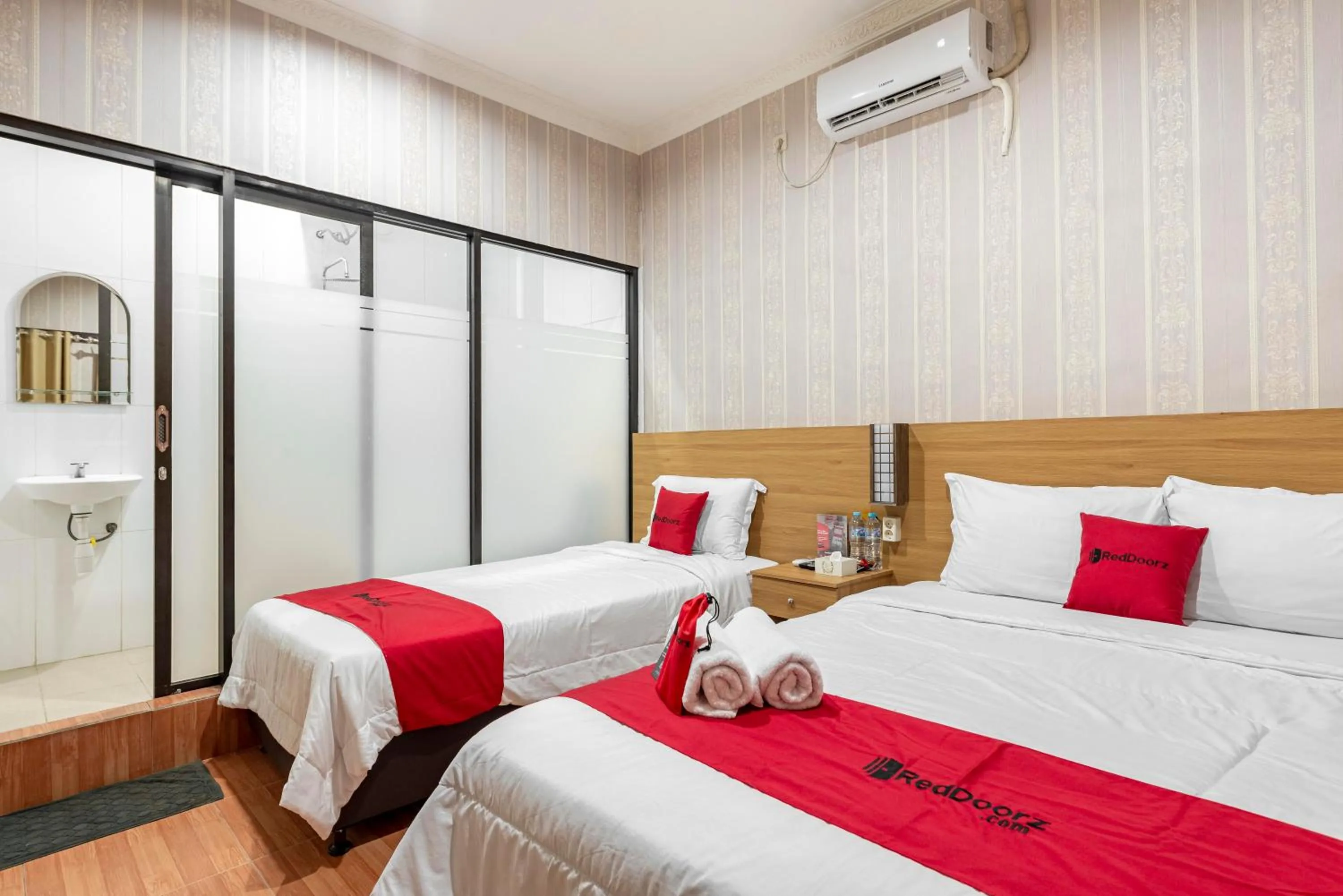 Bed in RedDoorz Syariah @ Danau Kerinci Sawojajar