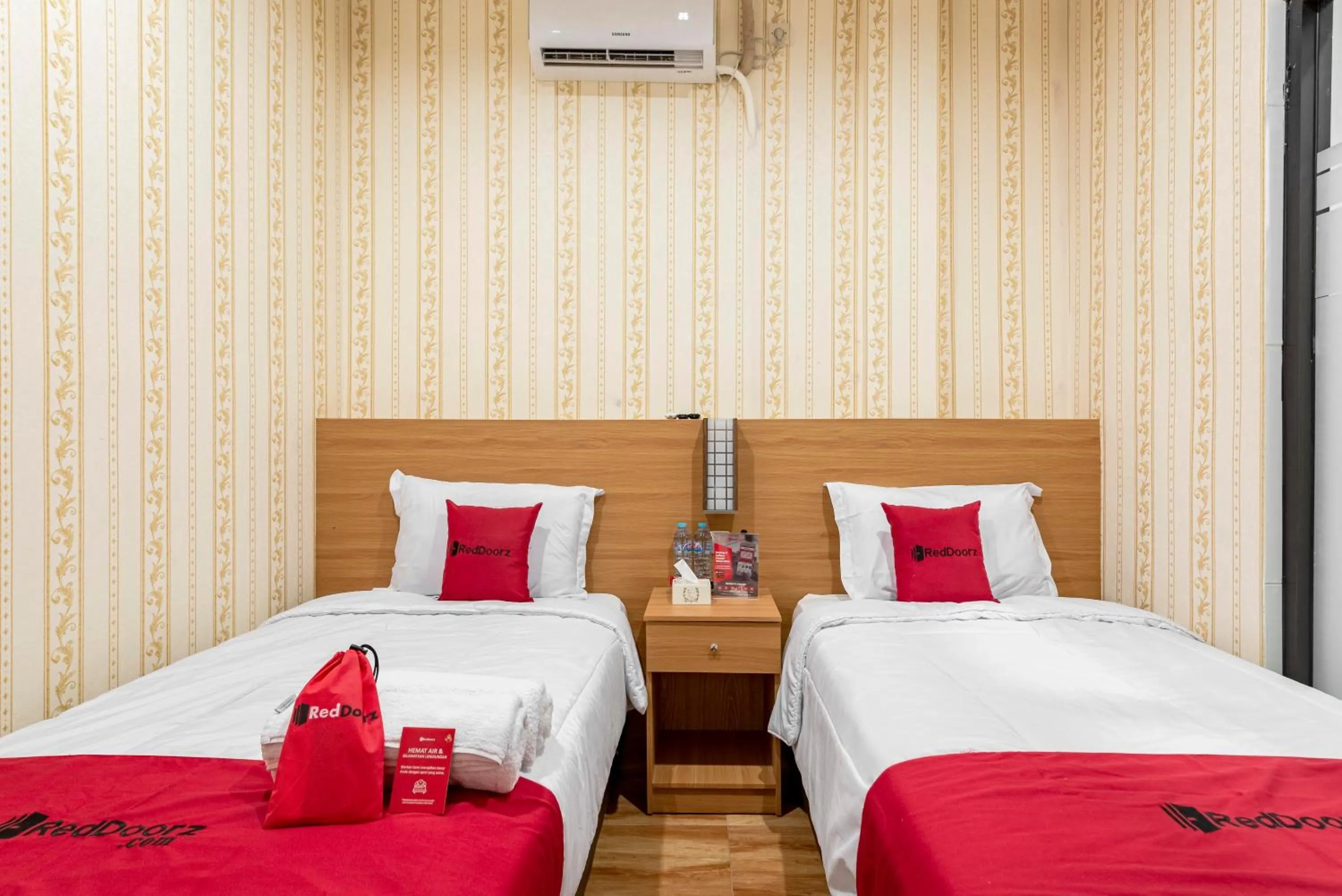 Bed in RedDoorz Syariah @ Danau Kerinci Sawojajar