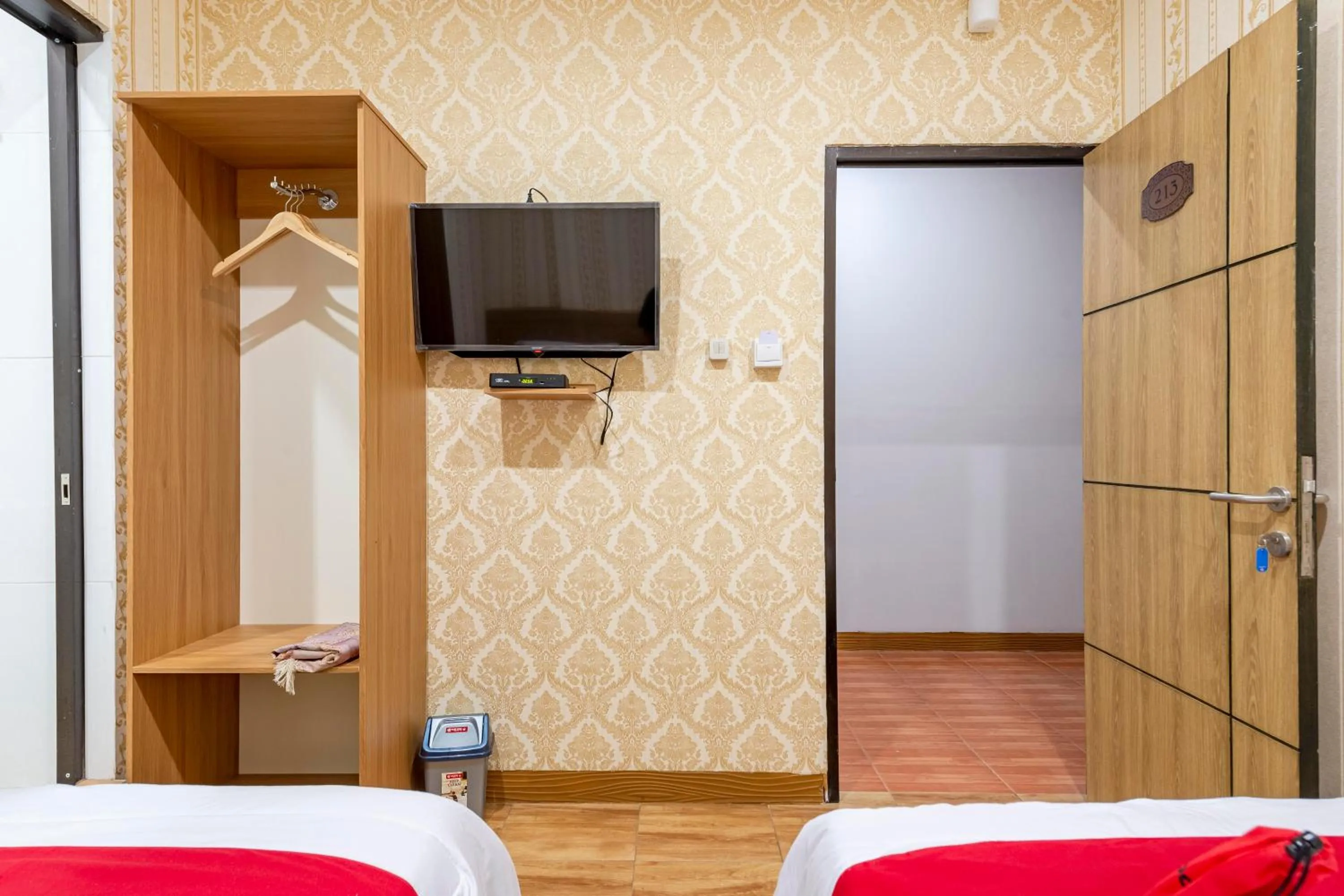 Bed in RedDoorz Syariah @ Danau Kerinci Sawojajar