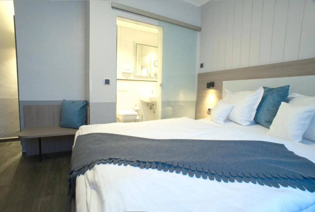 Photo of the whole room, Bed in Hotel-Restaurant Fück