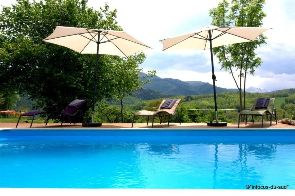 Swimming pool in Infocus-Du-Sud