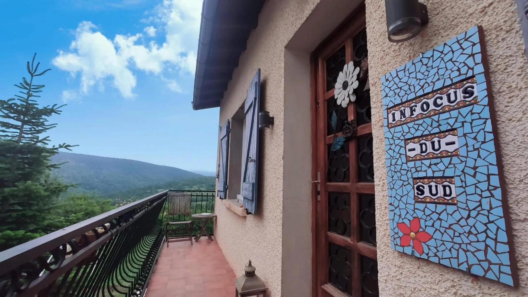 Property building in Infocus-Du-Sud