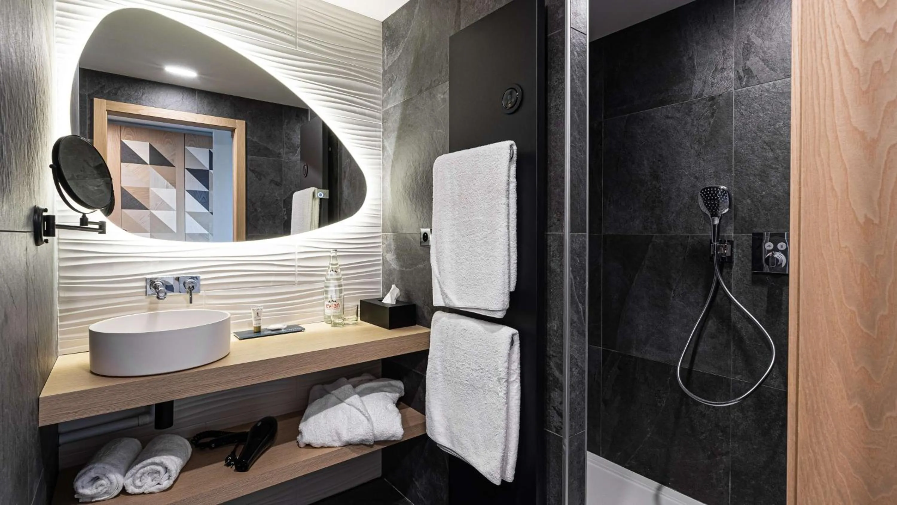 Bathroom in Domaine de Dolomieu Hotel & Spa - BW Premier Collection