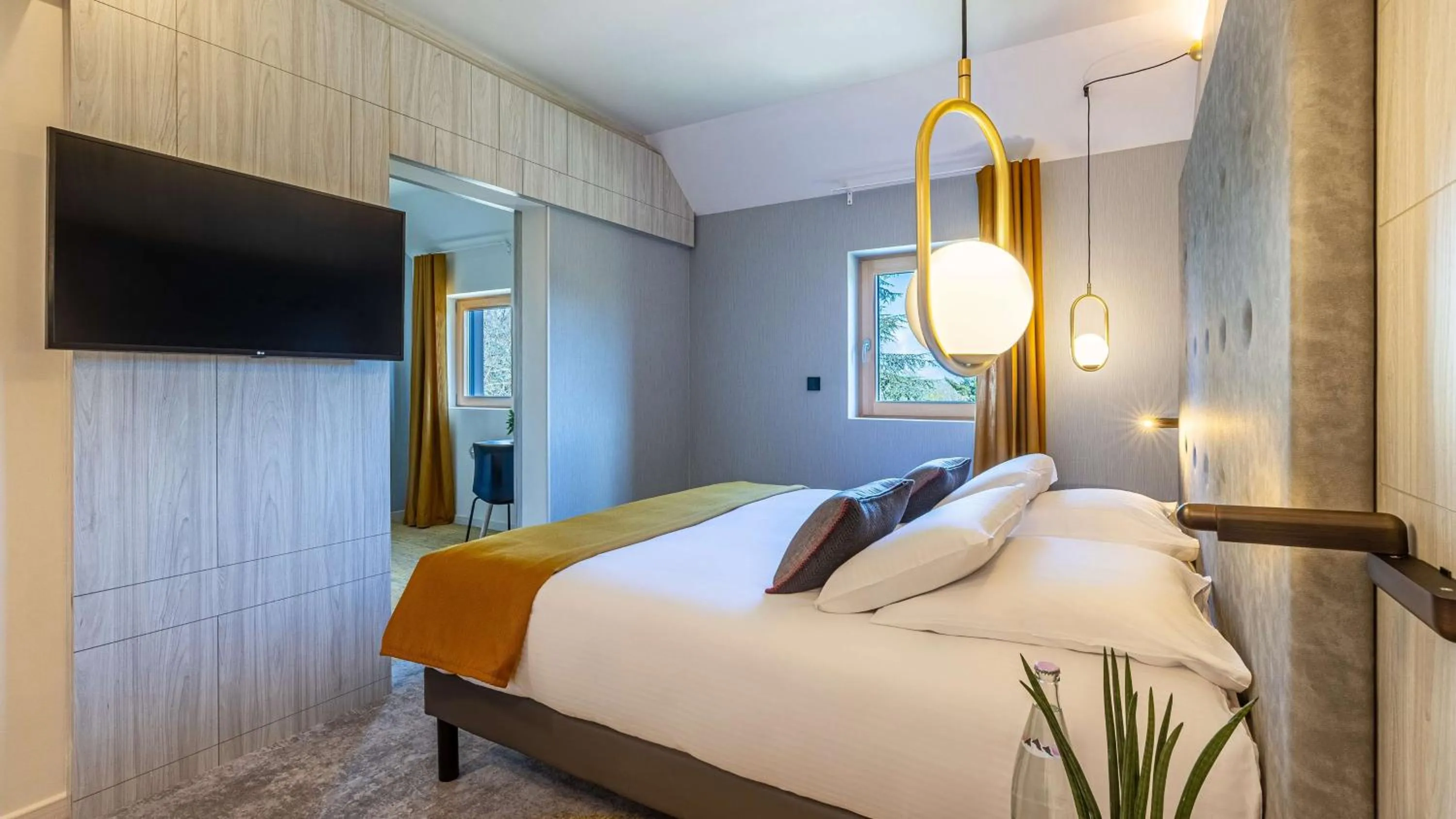 Bed in Domaine de Dolomieu Hotel & Spa - BW Premier Collection