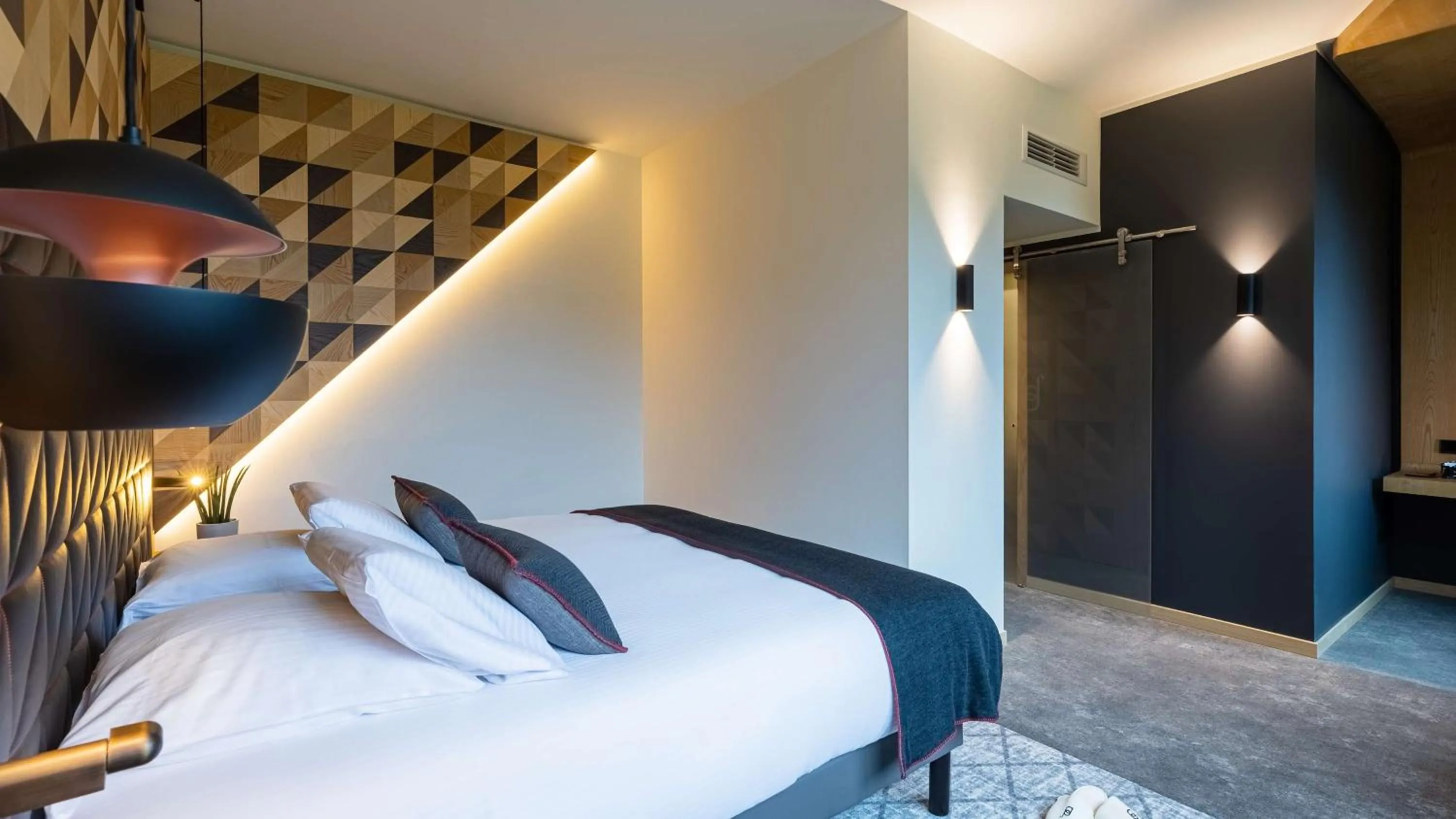 Bedroom, Bed in Domaine de Dolomieu Hotel & Spa - BW Premier Collection