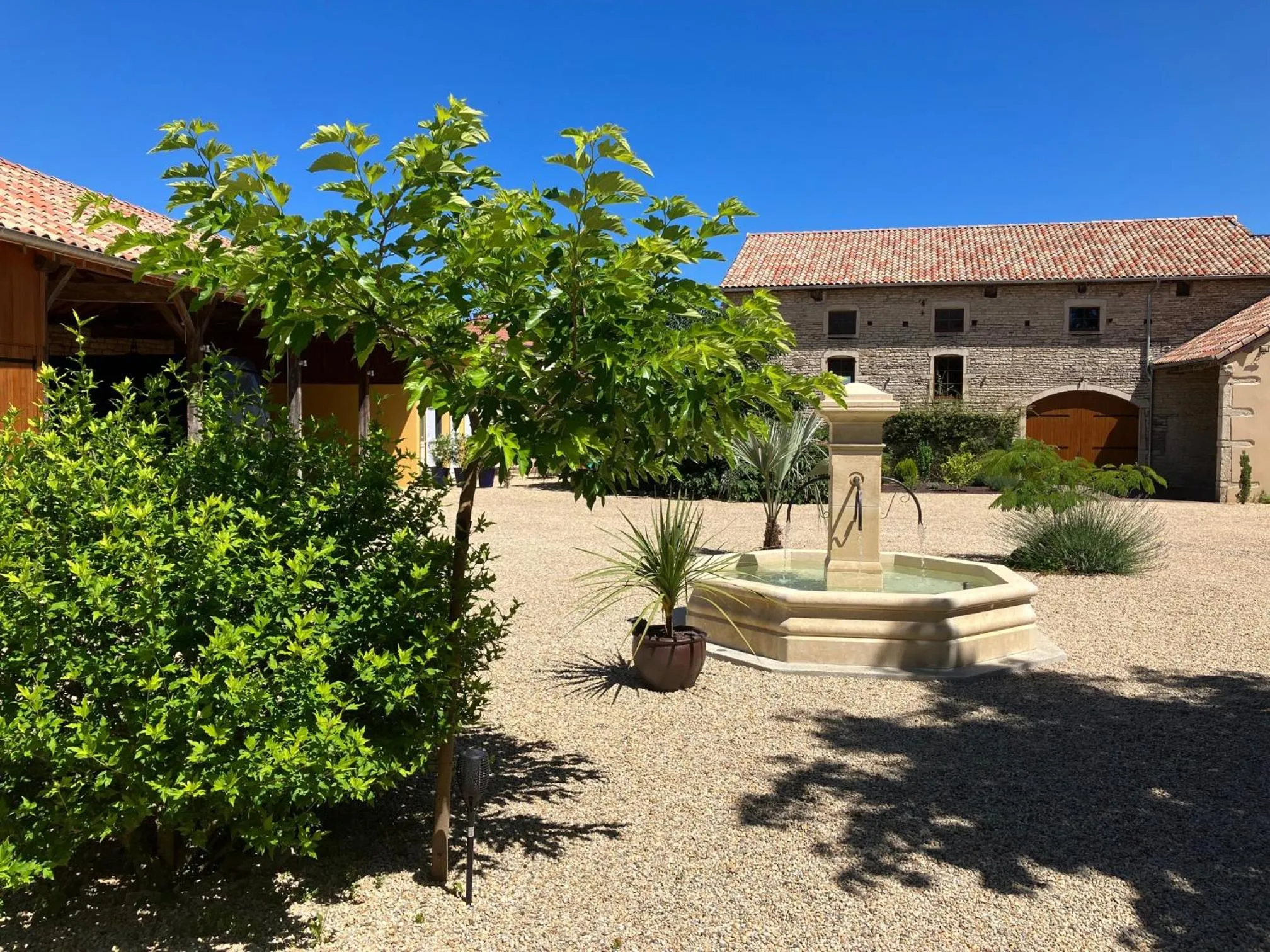Garden in Le Clos De Quintaine Chambres d'Hôtes