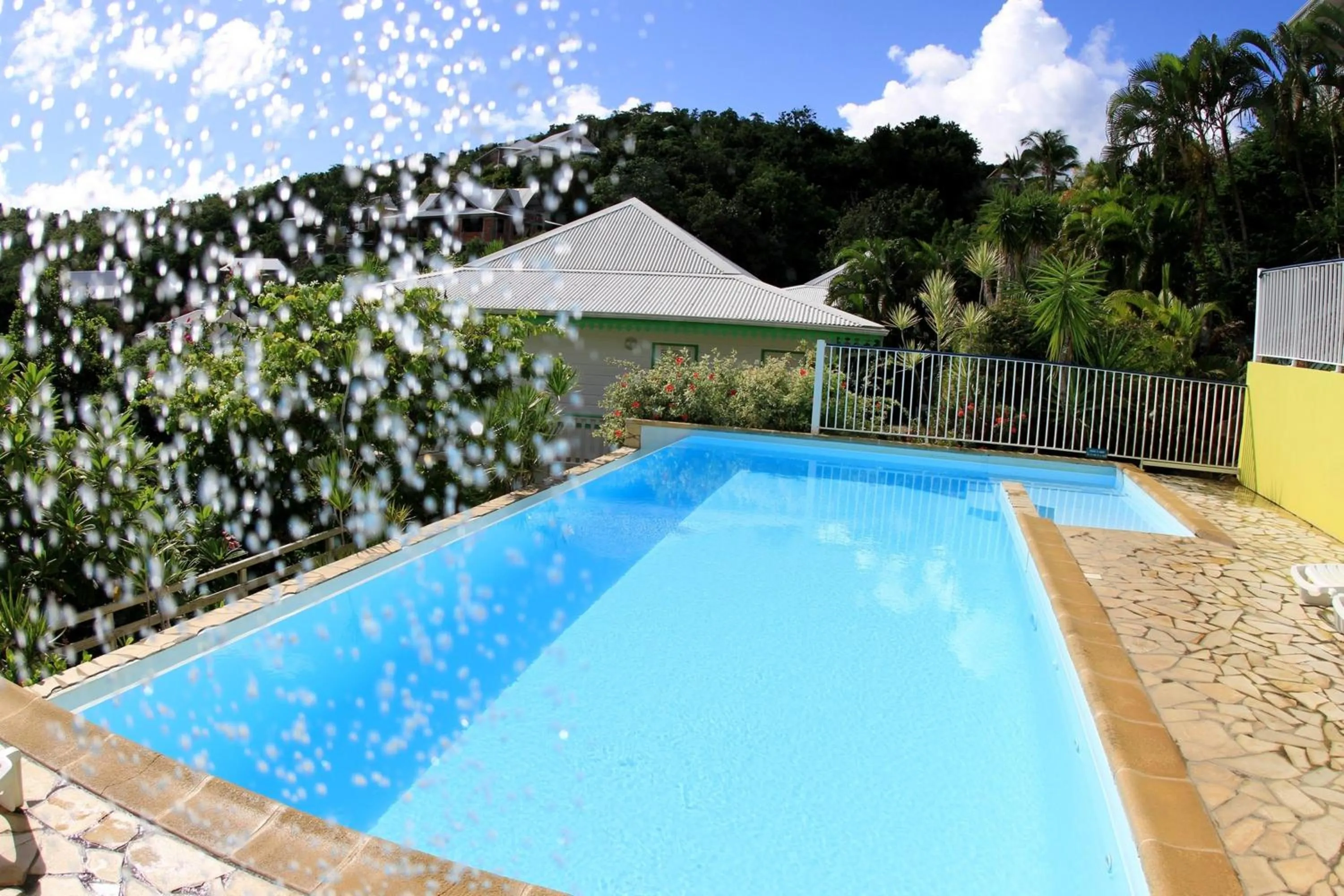 Swimming pool in Hôtel Résidence Océane