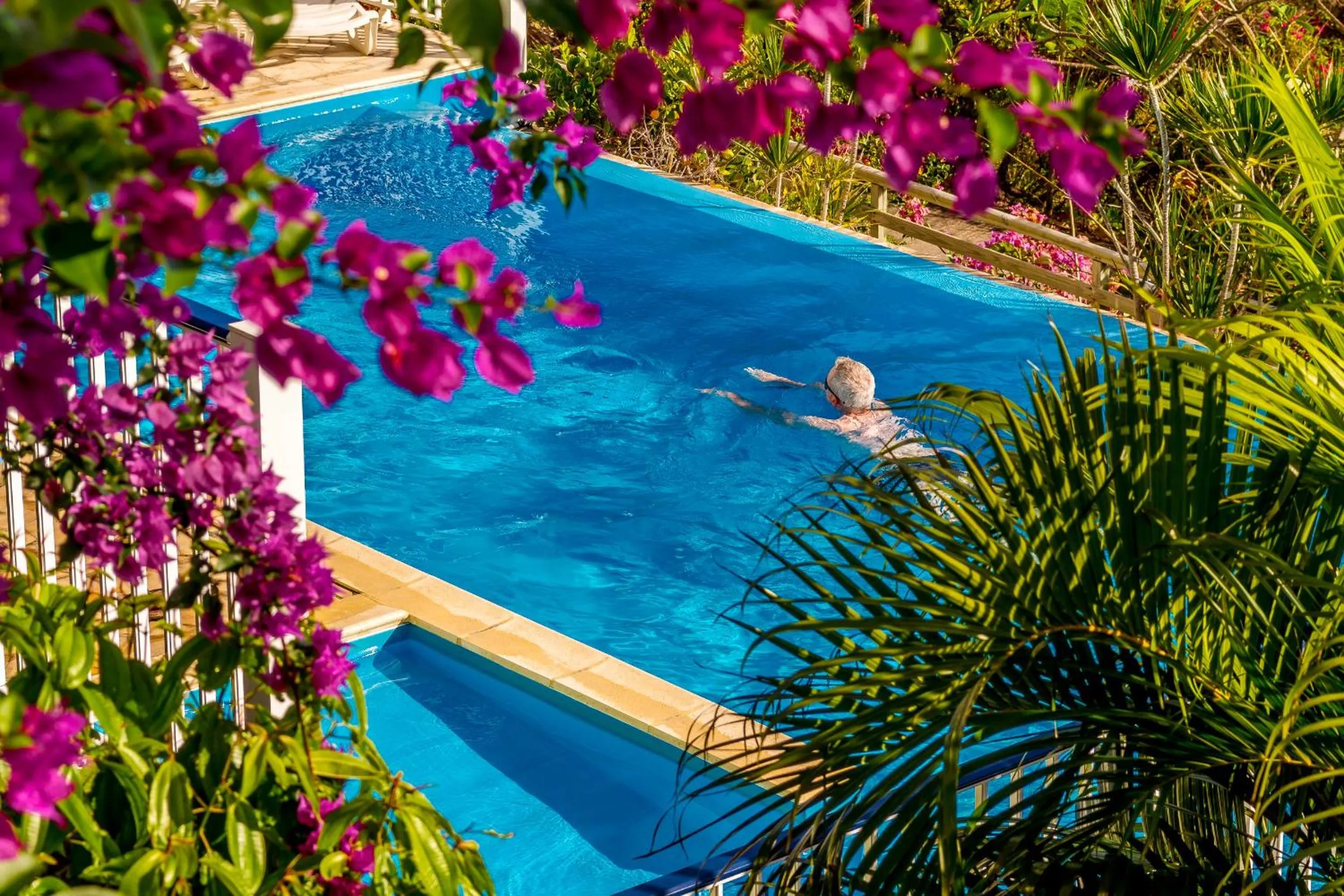 Swimming pool in Hôtel Résidence Océane