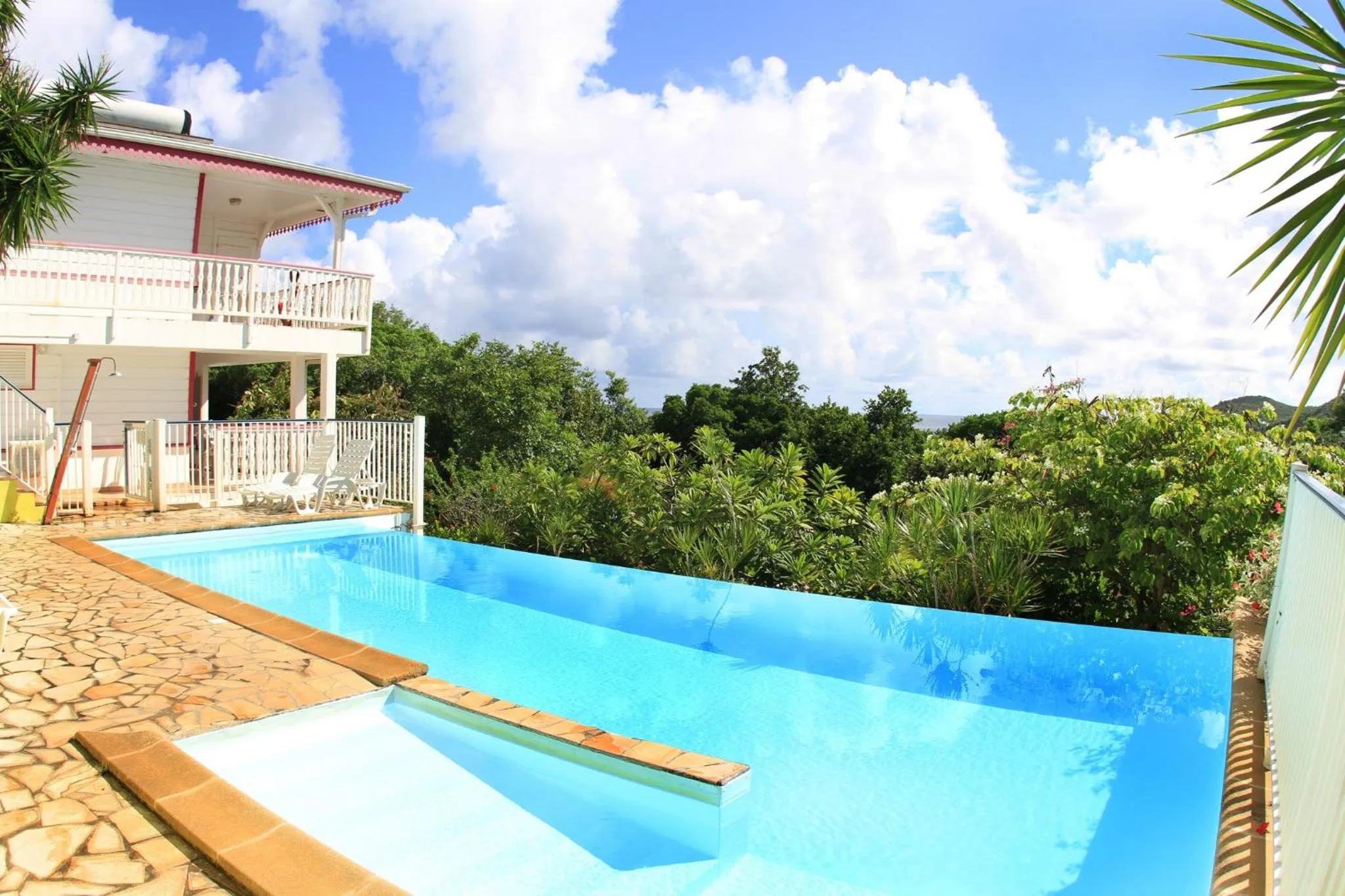 Swimming pool in Hôtel Résidence Océane