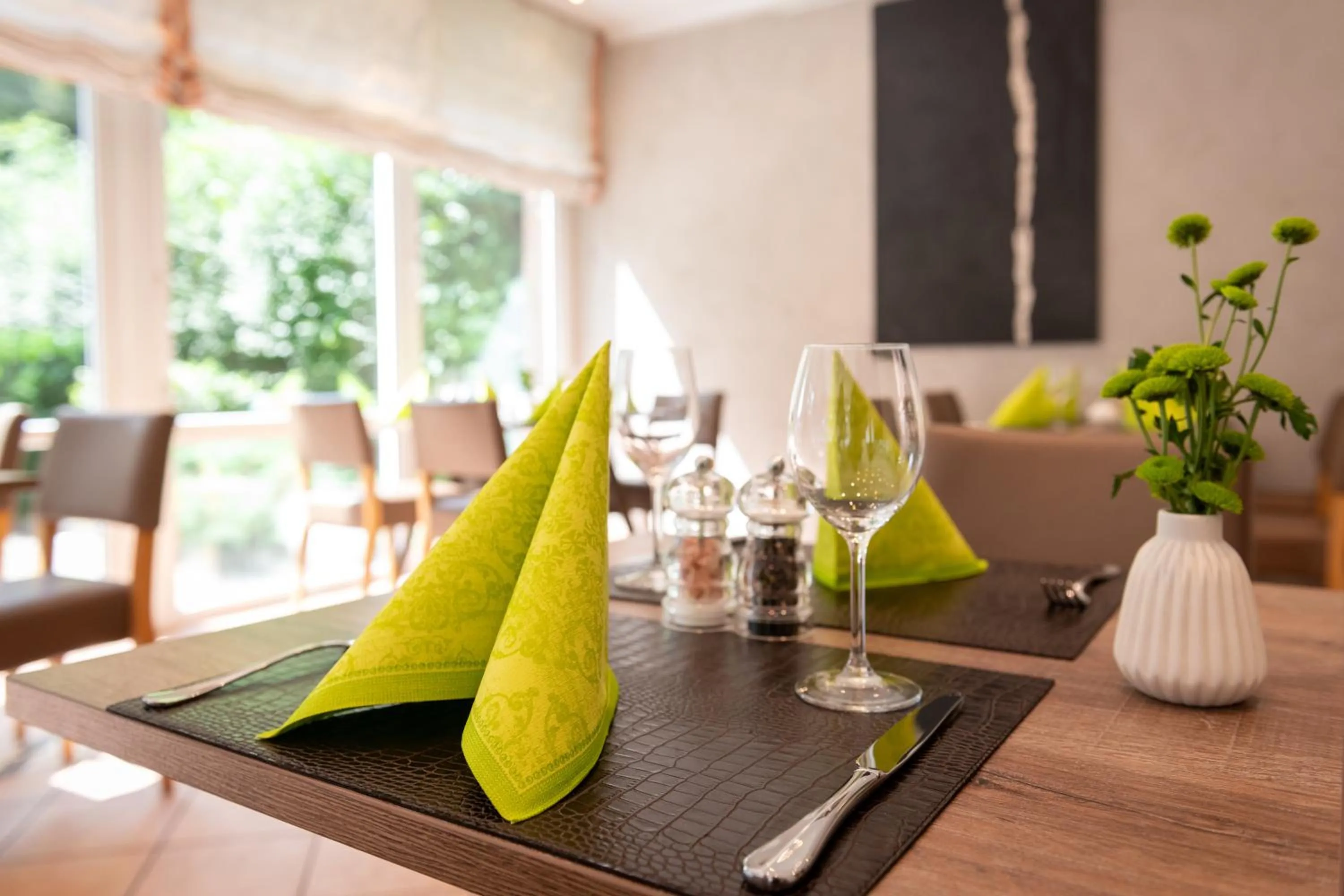 Restaurant/places to eat in Art Hotel Aachen