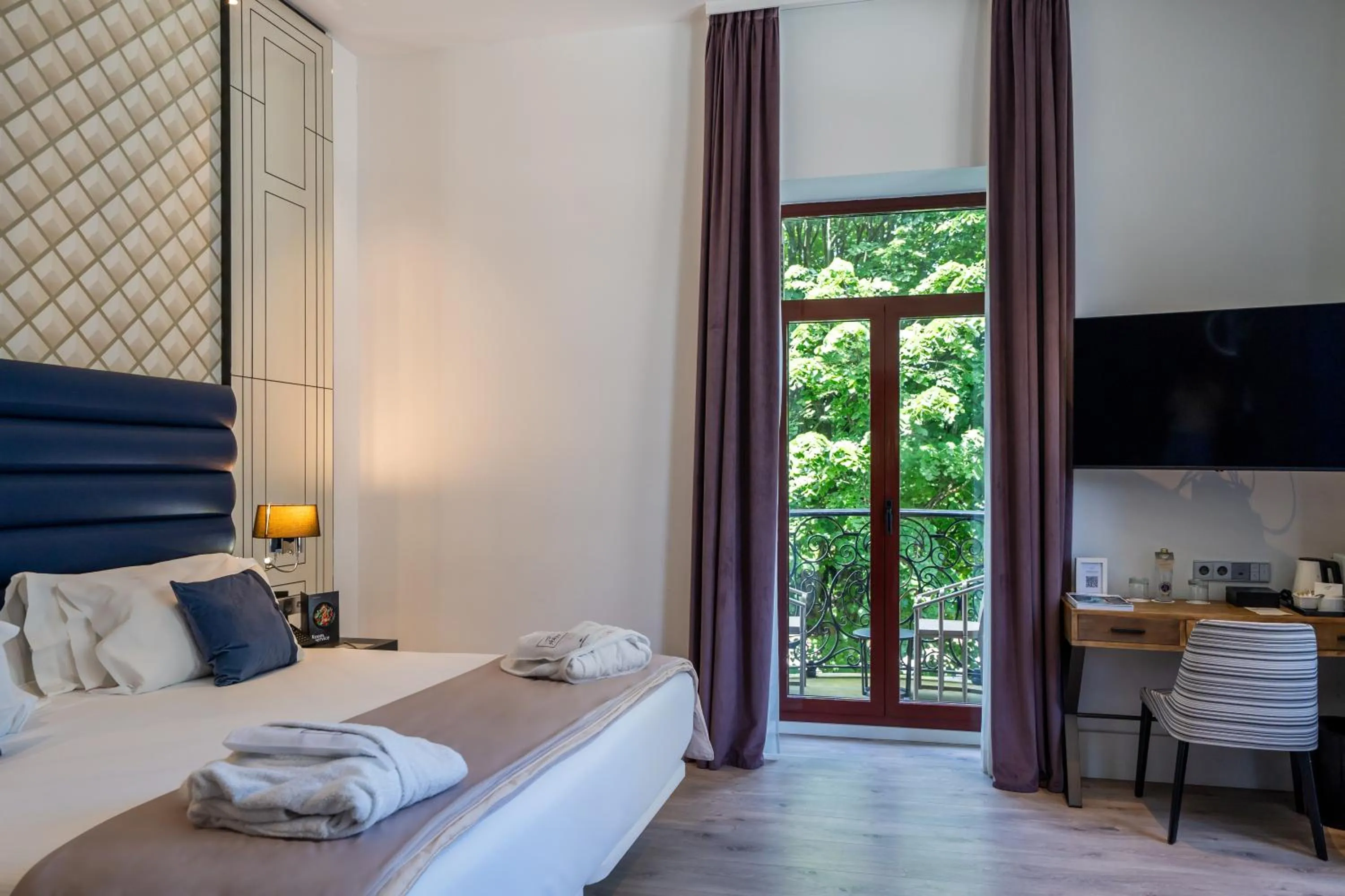 Photo of the whole room, Bed in Abba San Sebastián Hotel