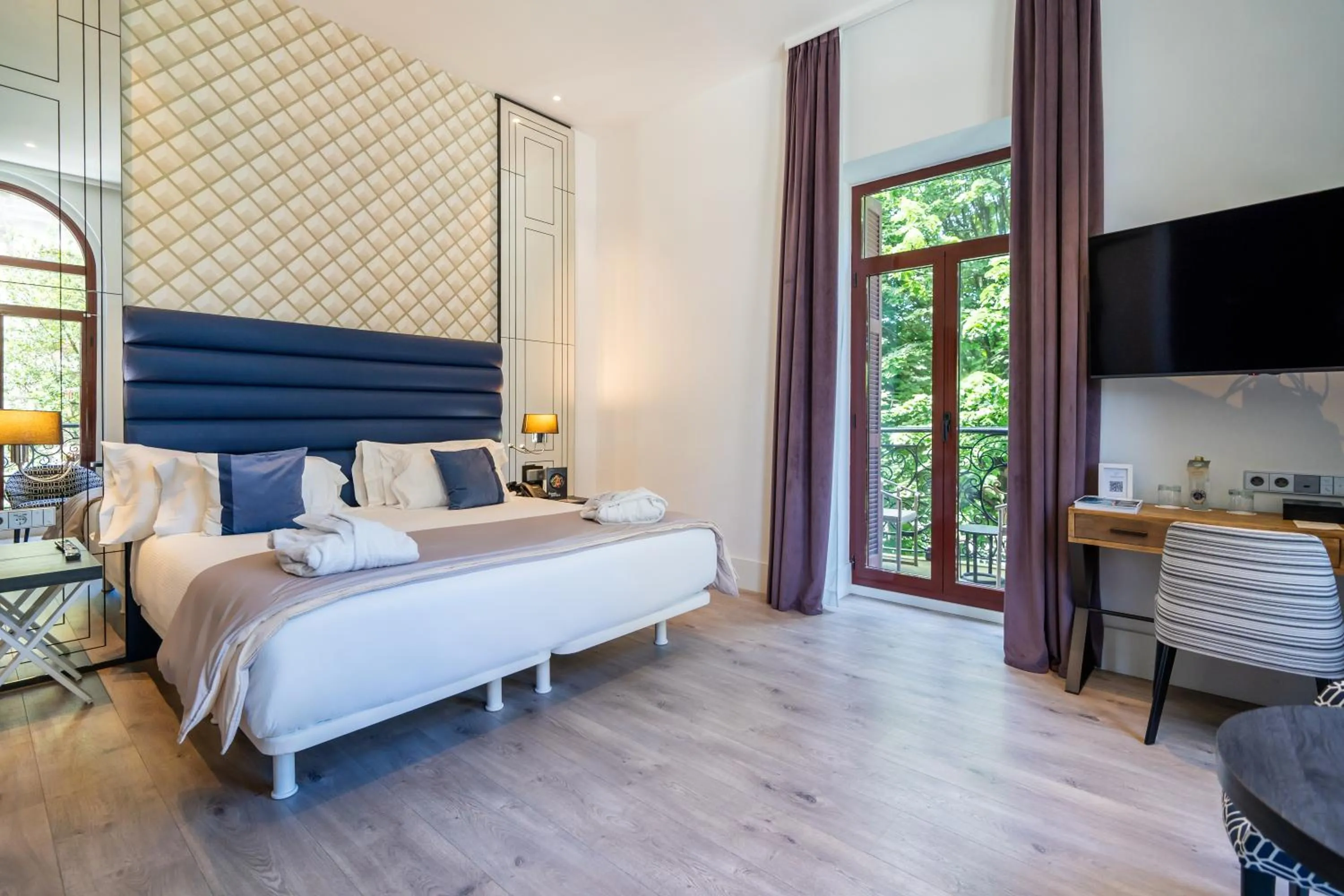 Photo of the whole room, Bed in Abba San Sebastián Hotel