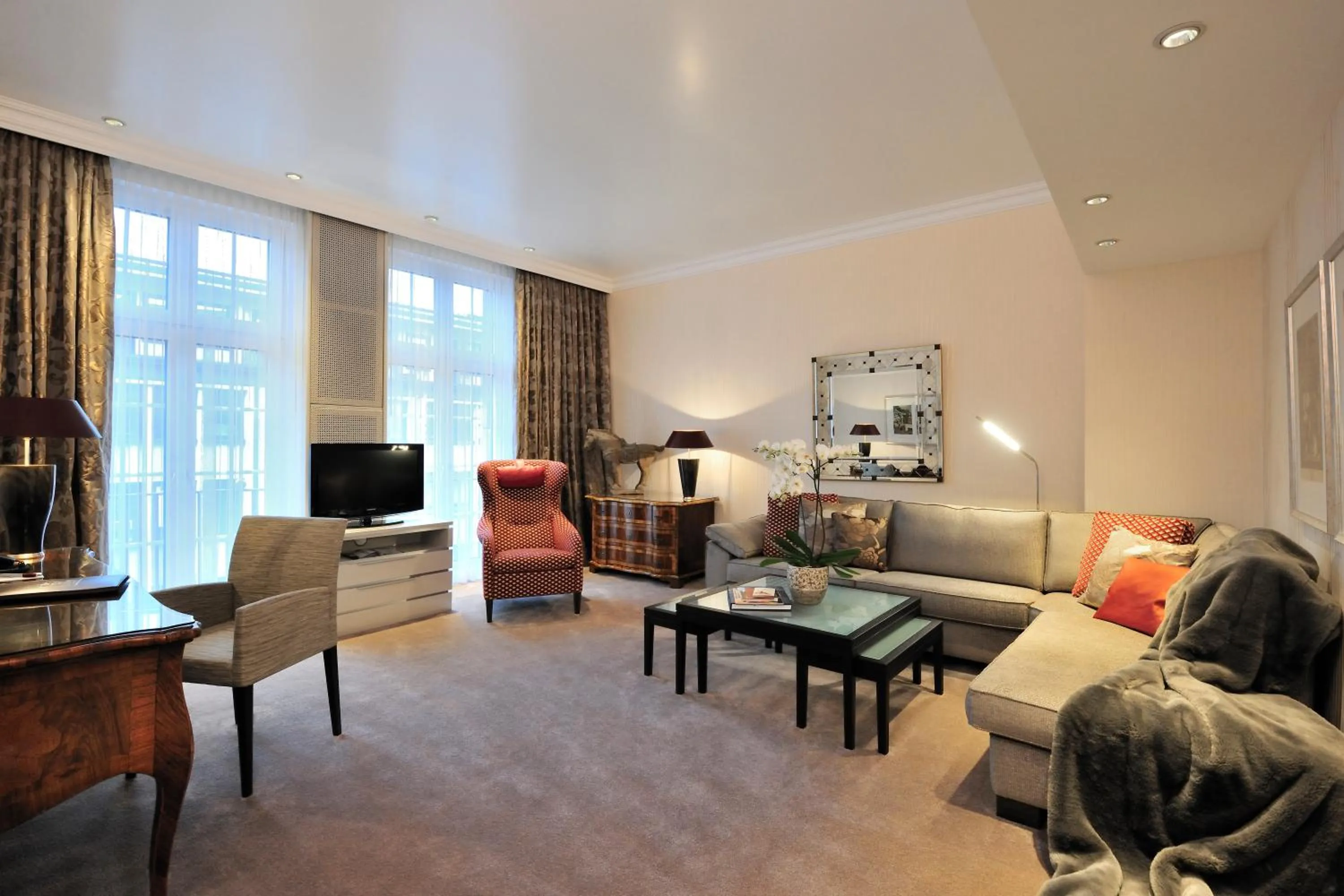 TV and multimedia in Kastens Hotel Luisenhof