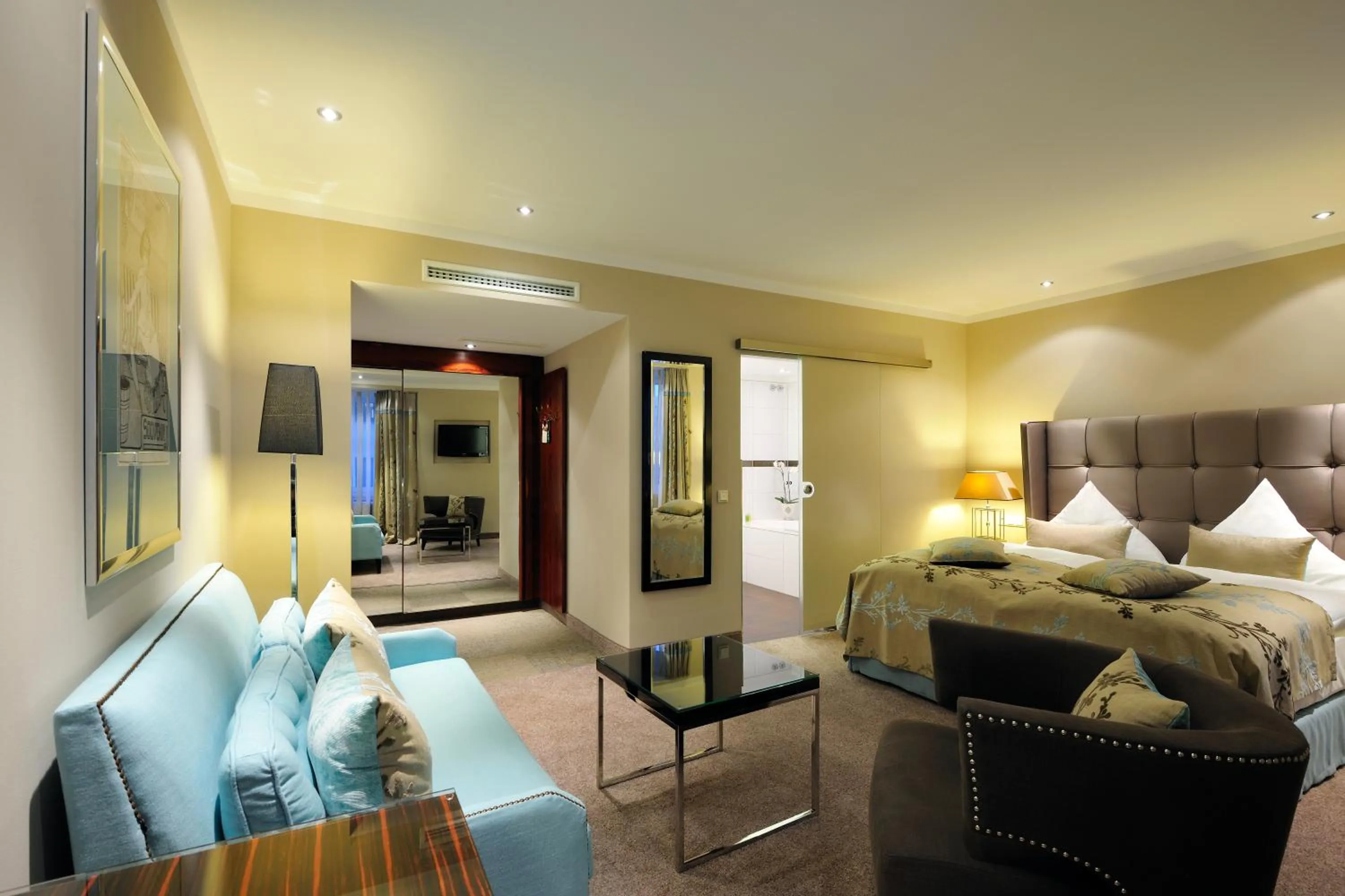 Photo of the whole room, Bed in Kastens Hotel Luisenhof