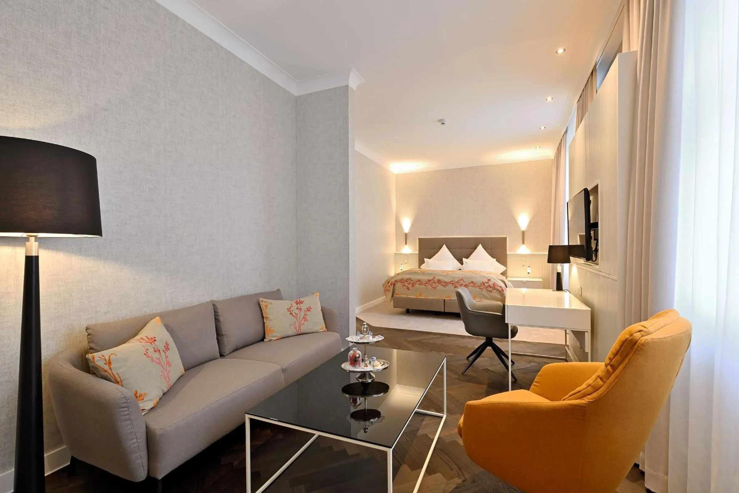 TV and multimedia, Bed in Kastens Hotel Luisenhof