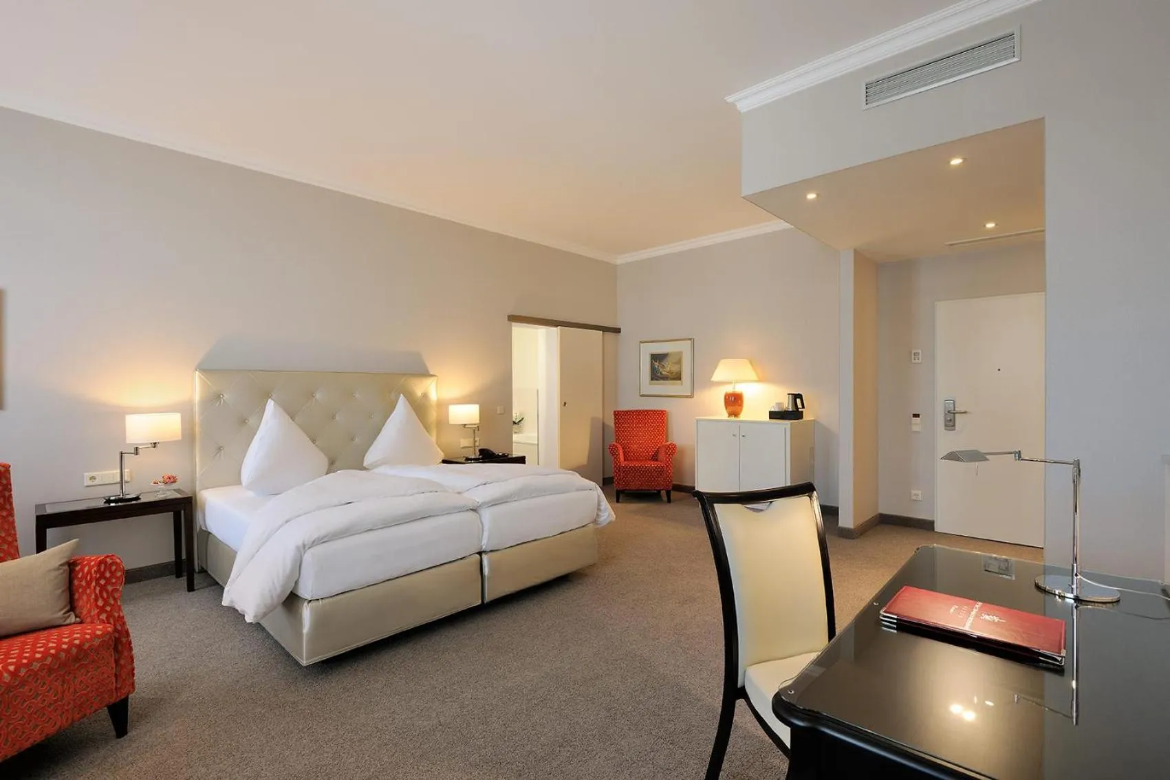 Bed in Kastens Hotel Luisenhof