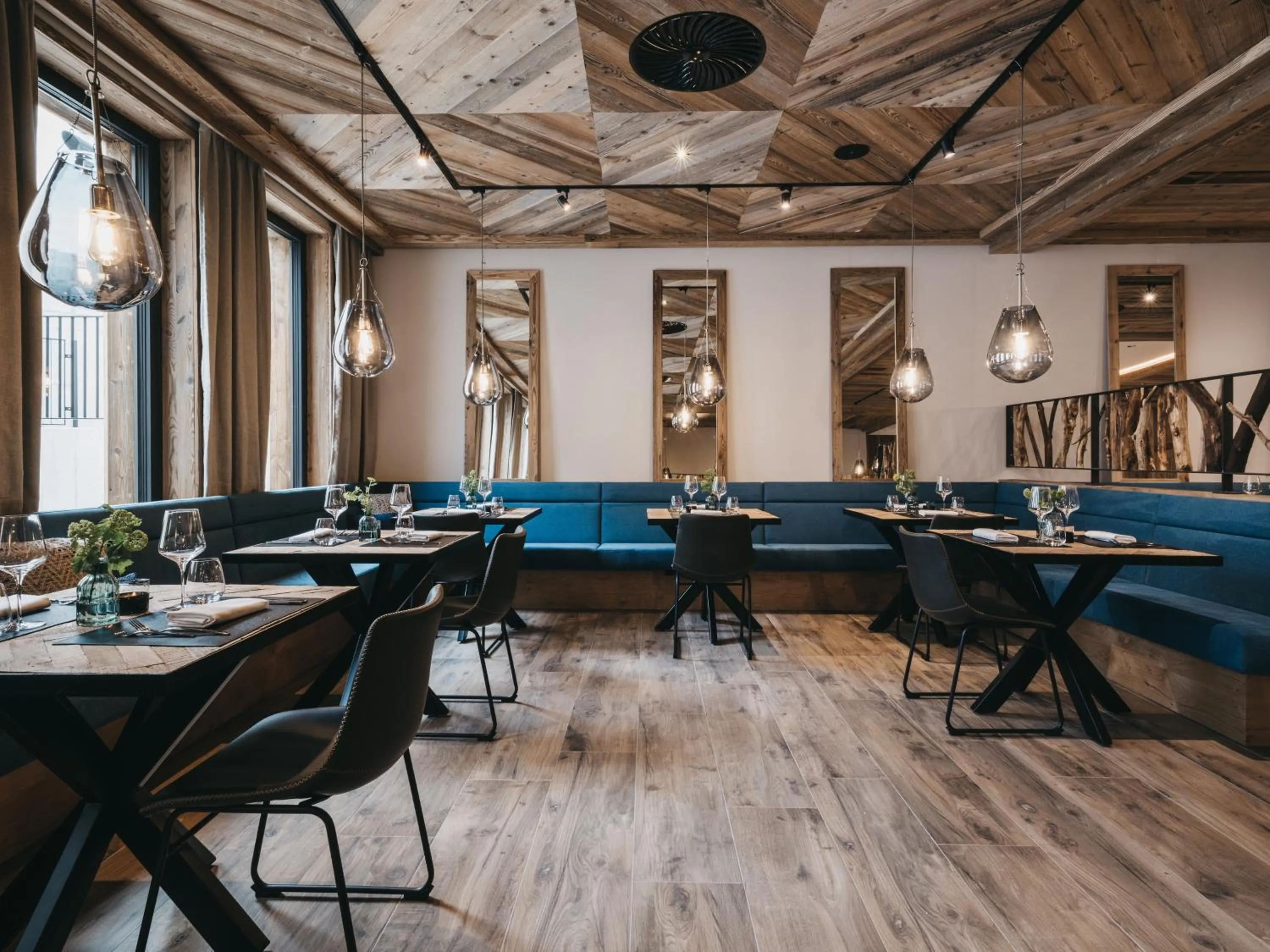 Restaurant/places to eat in VAYA Ladis