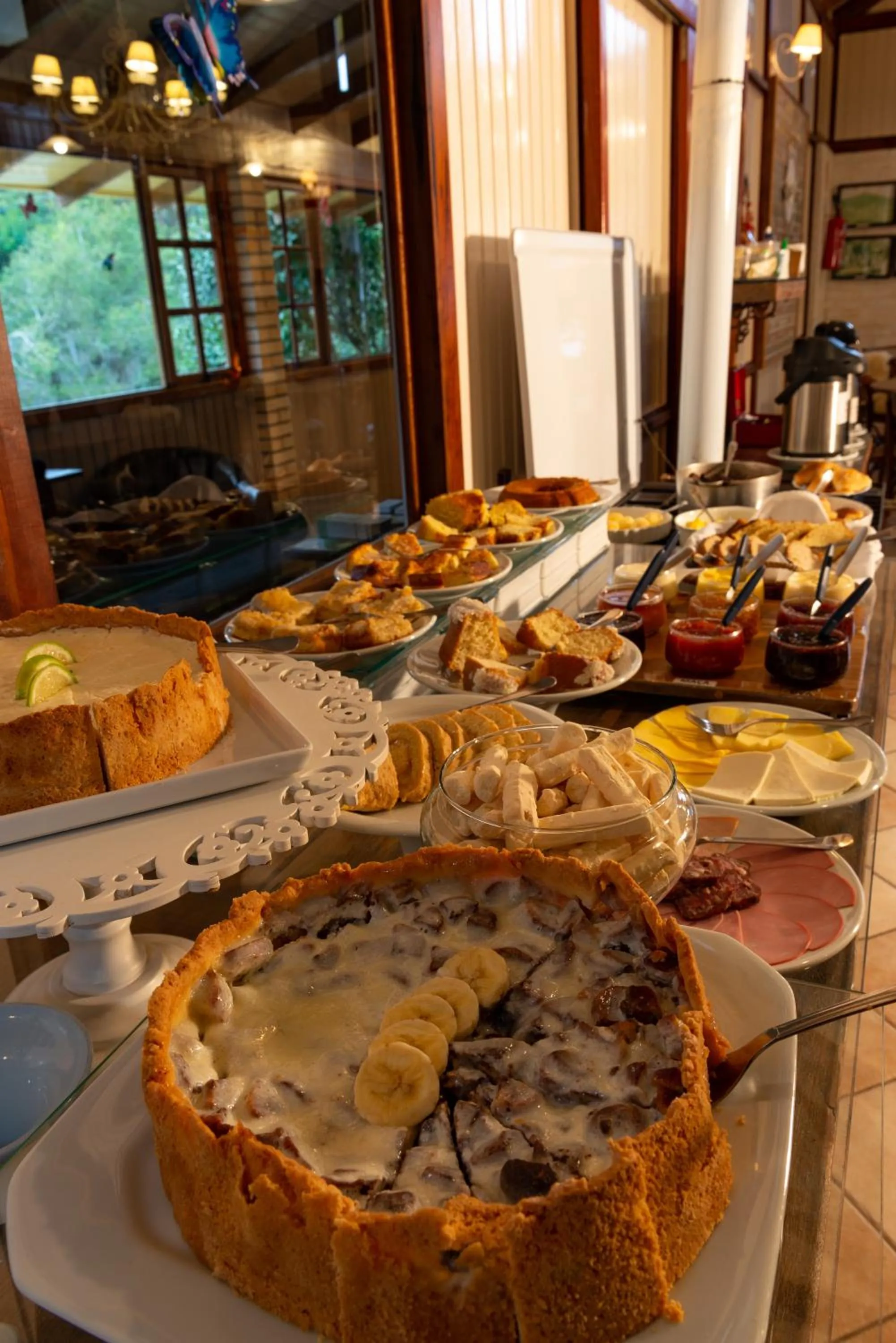 Buffet breakfast in Serra Bela Eco Pousada