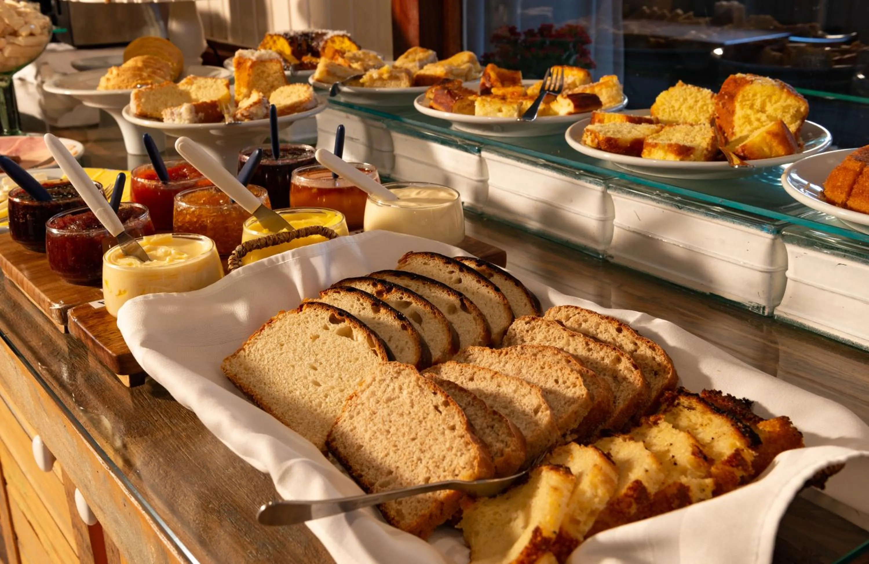 Buffet breakfast in Serra Bela Eco Pousada