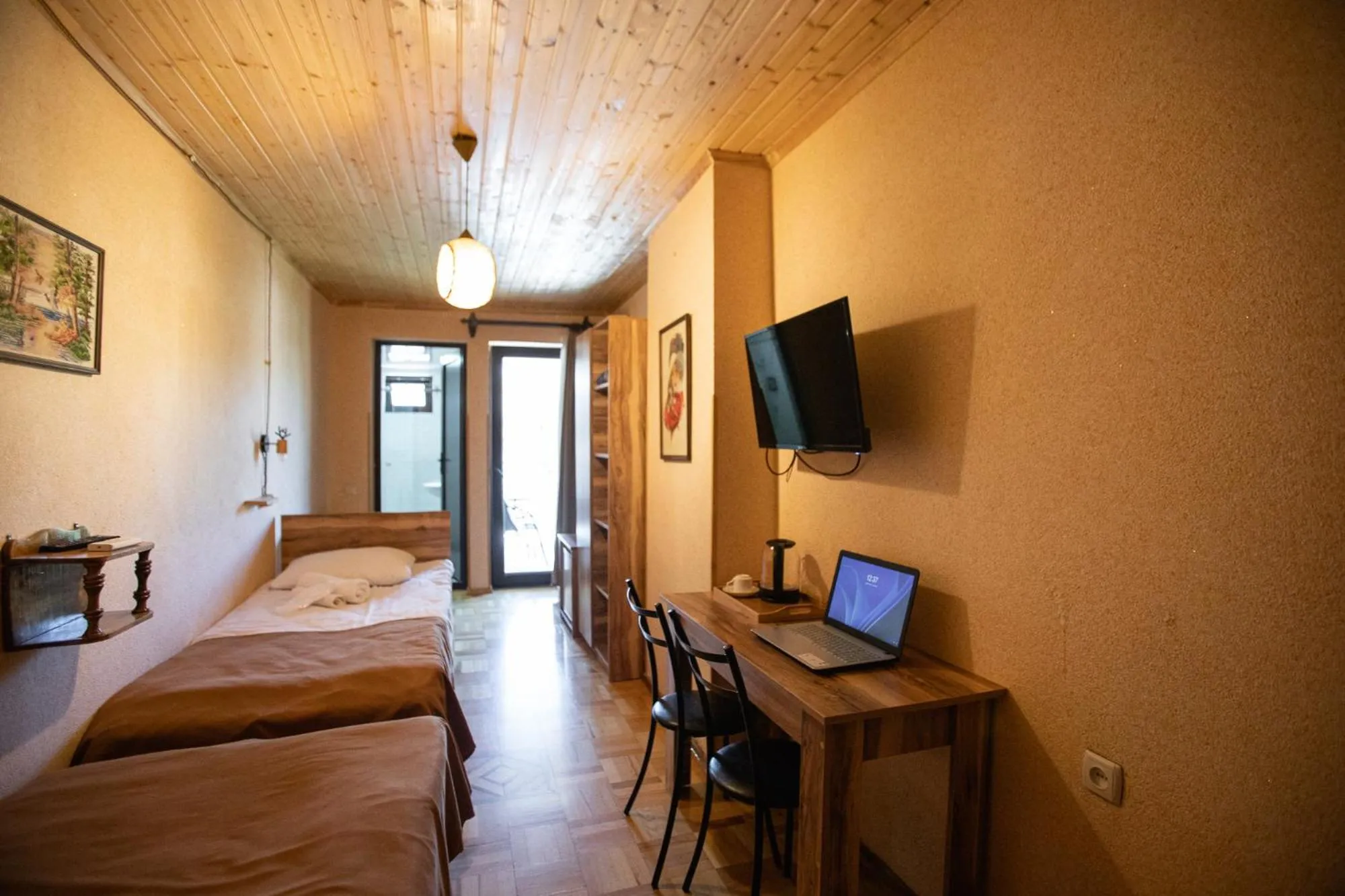 Balcony/Terrace, Bed in Hotel History