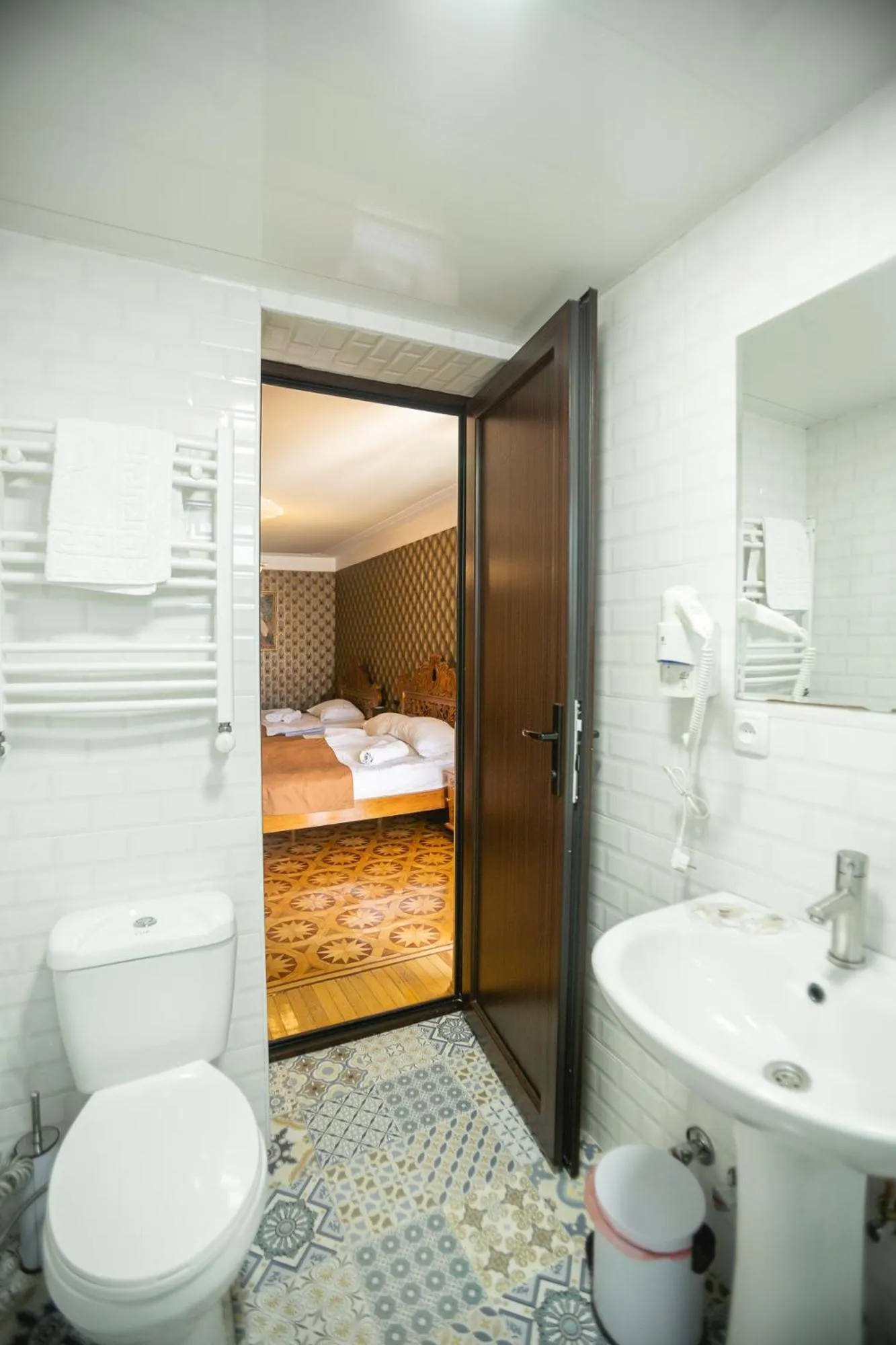 Bathroom, Bed in Hotel History