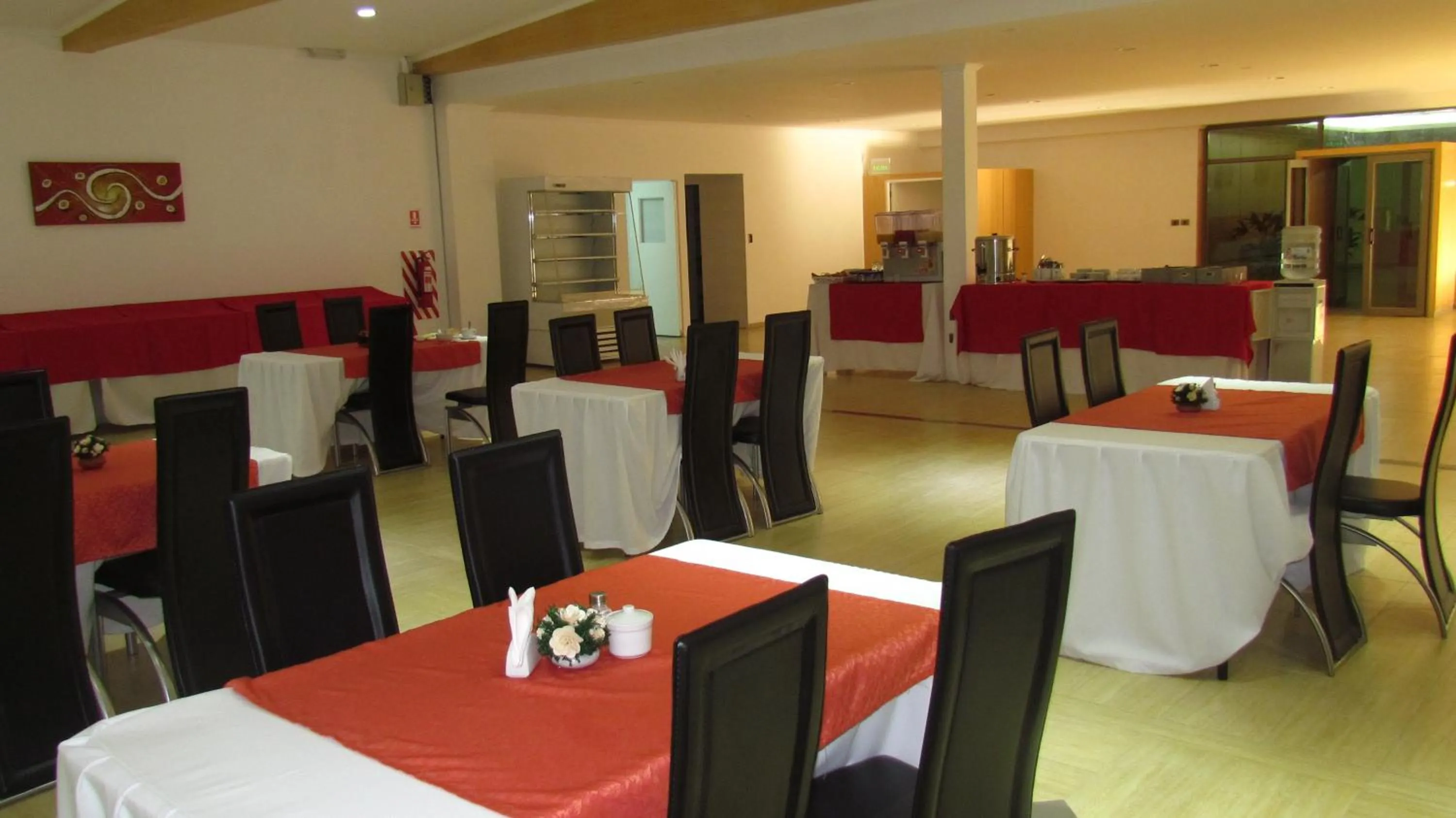 Restaurant/places to eat in Hotel Astore Suites