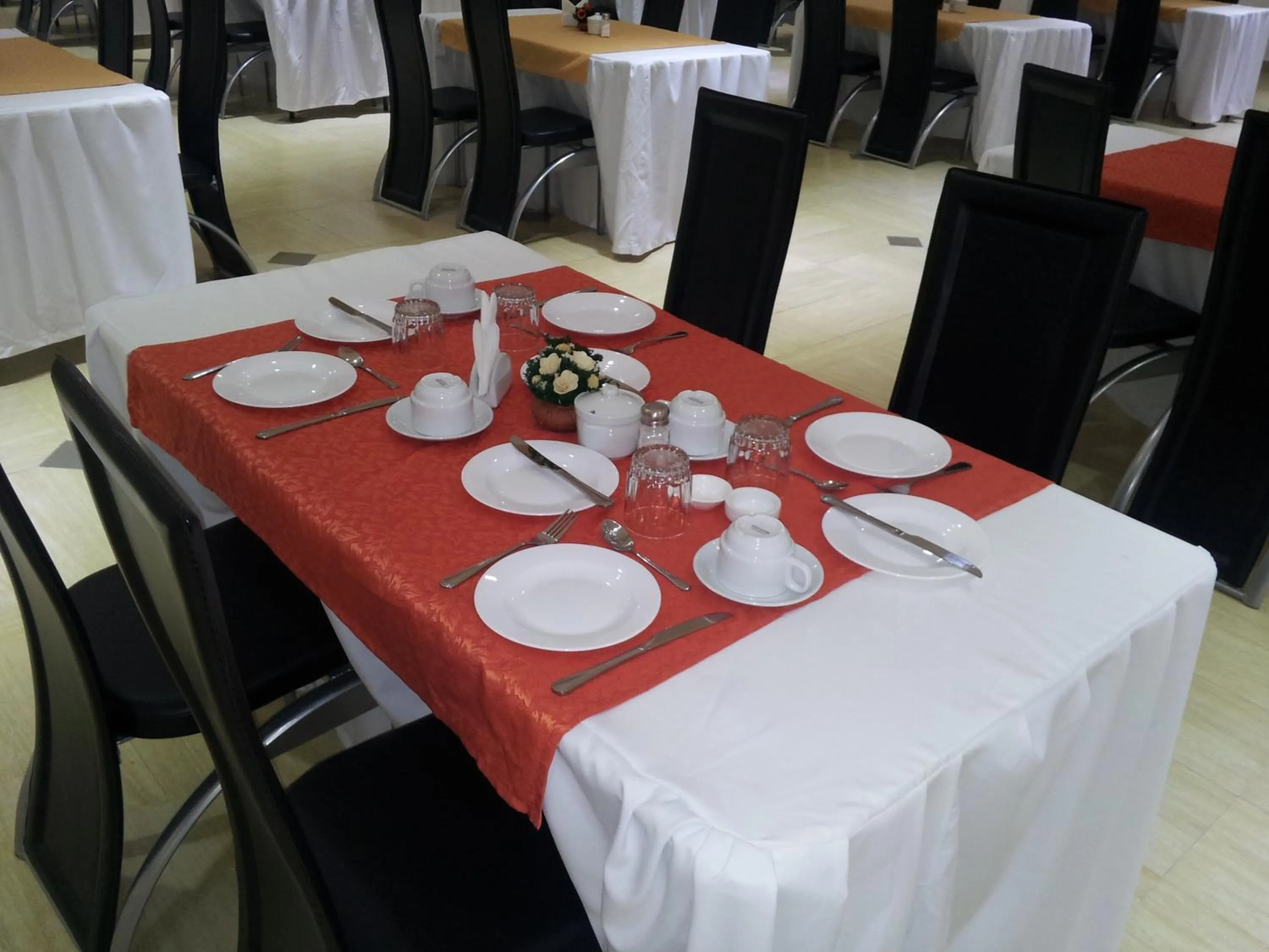 Restaurant/places to eat in Hotel Astore Suites