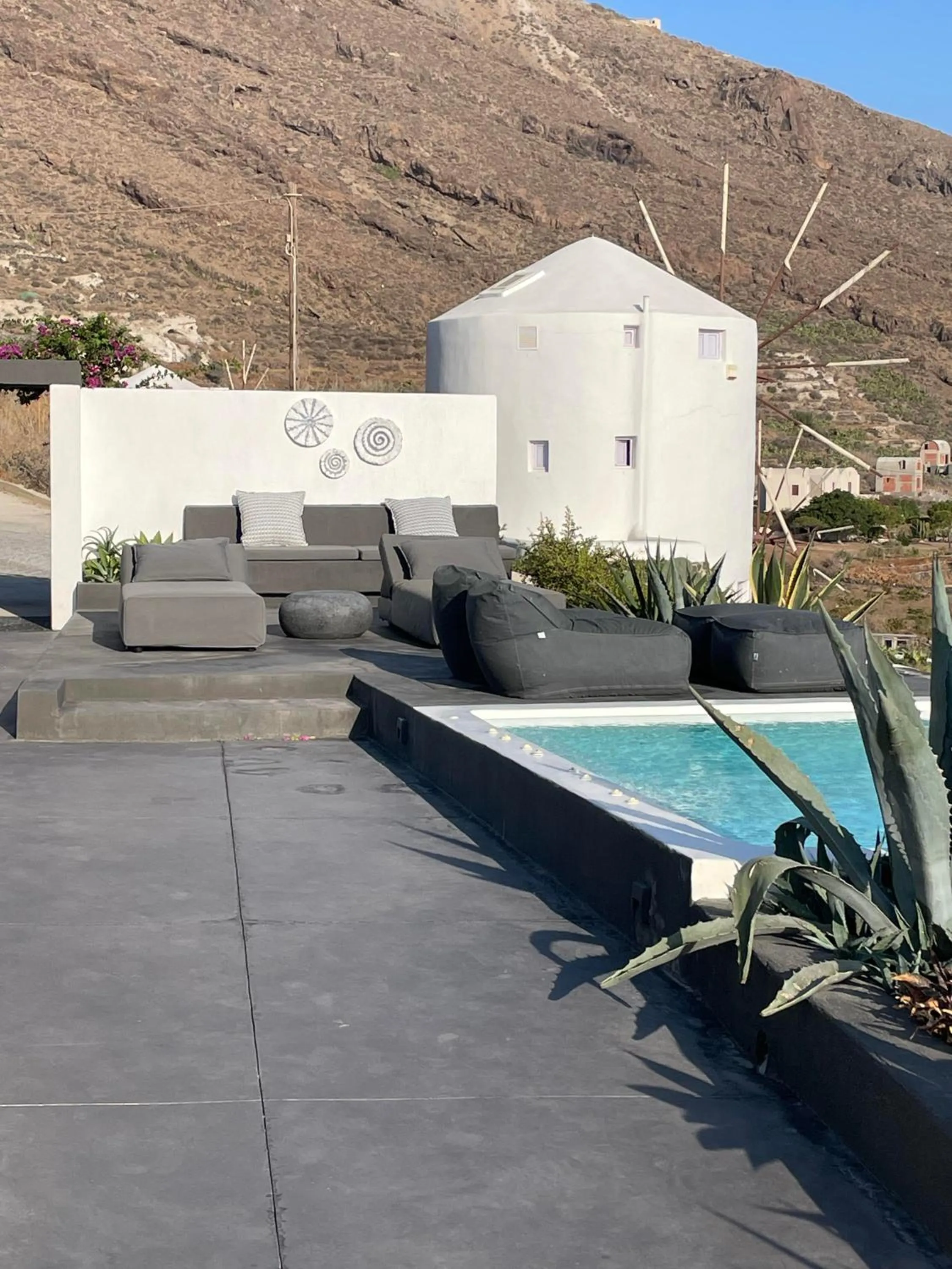 Property building in Topos Exclusive Santorini