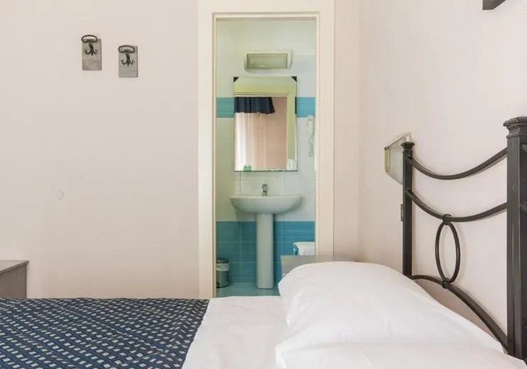 Bathroom, Bed in Villa Hotel Del Sole