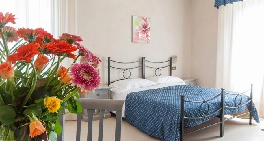 Decorative detail, Bed in Villa Hotel Del Sole