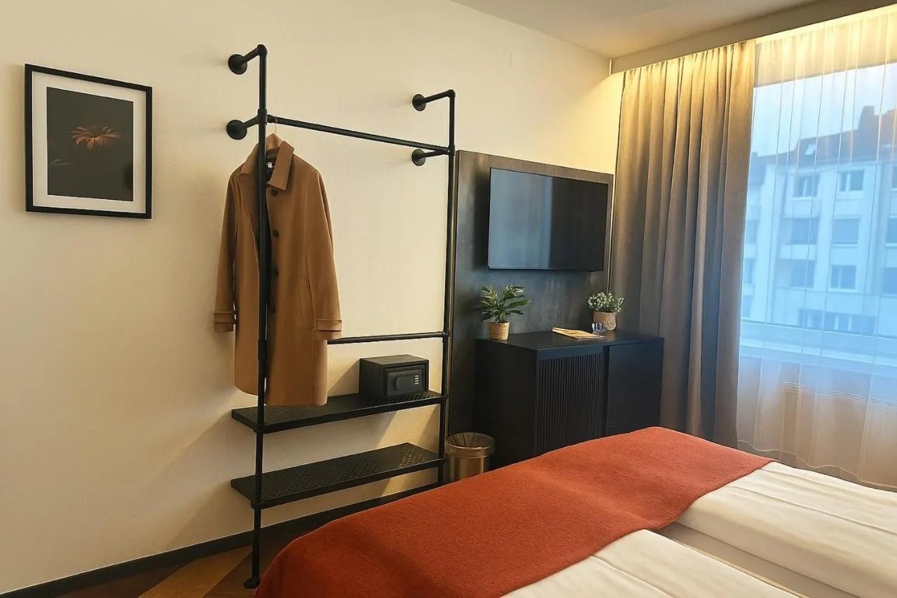 Photo of the whole room, Bed in Dom-Hotel