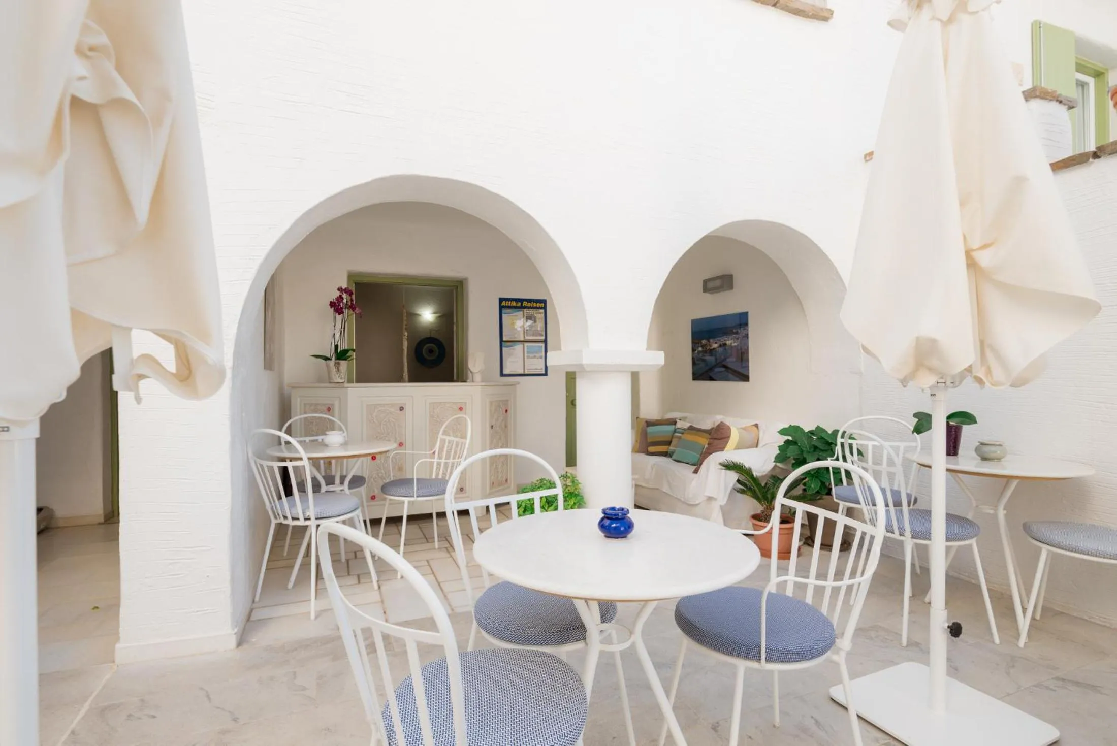 Restaurant/places to eat in Anthos Apartments