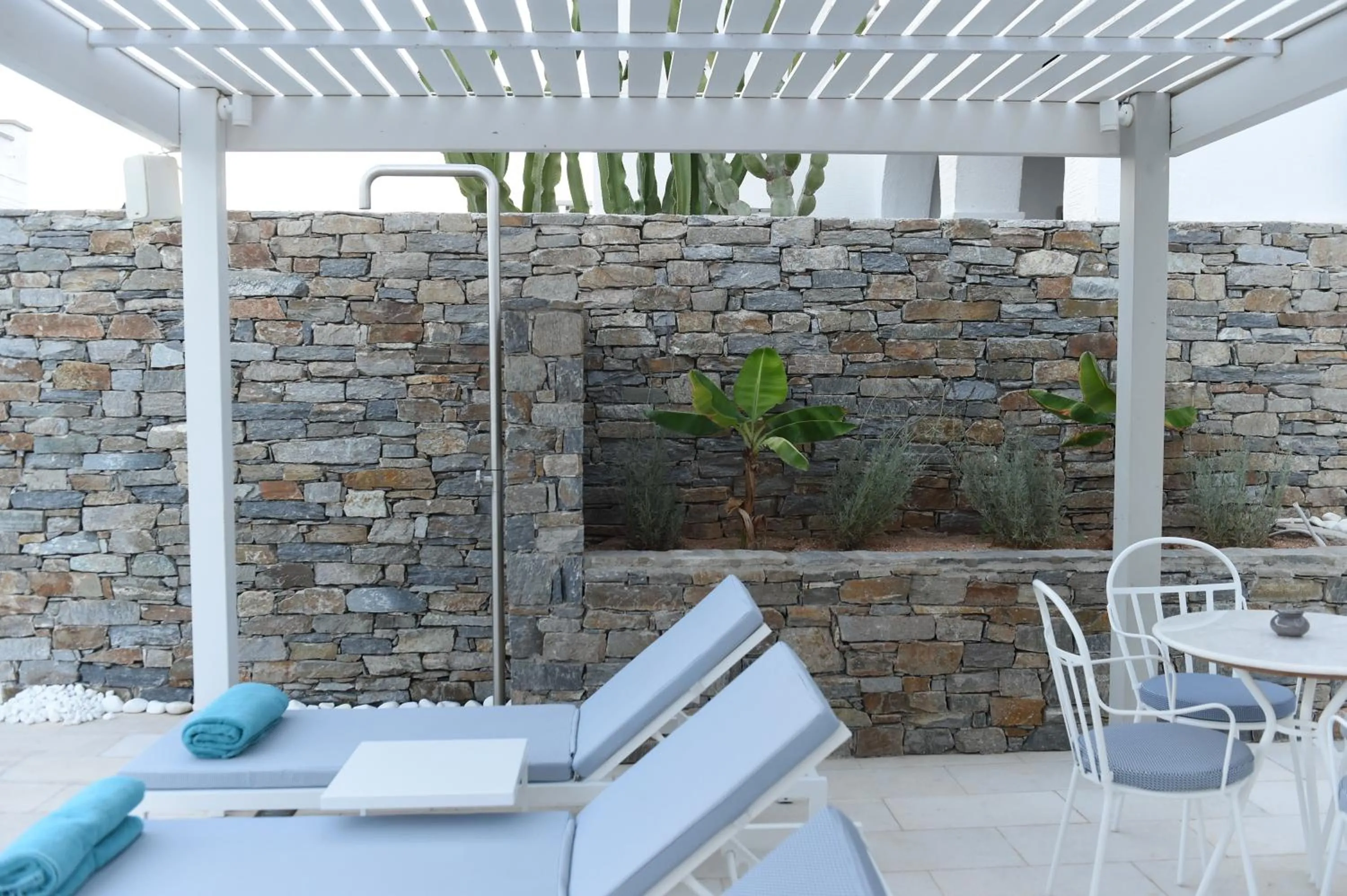 Swimming pool in Anthos Apartments
