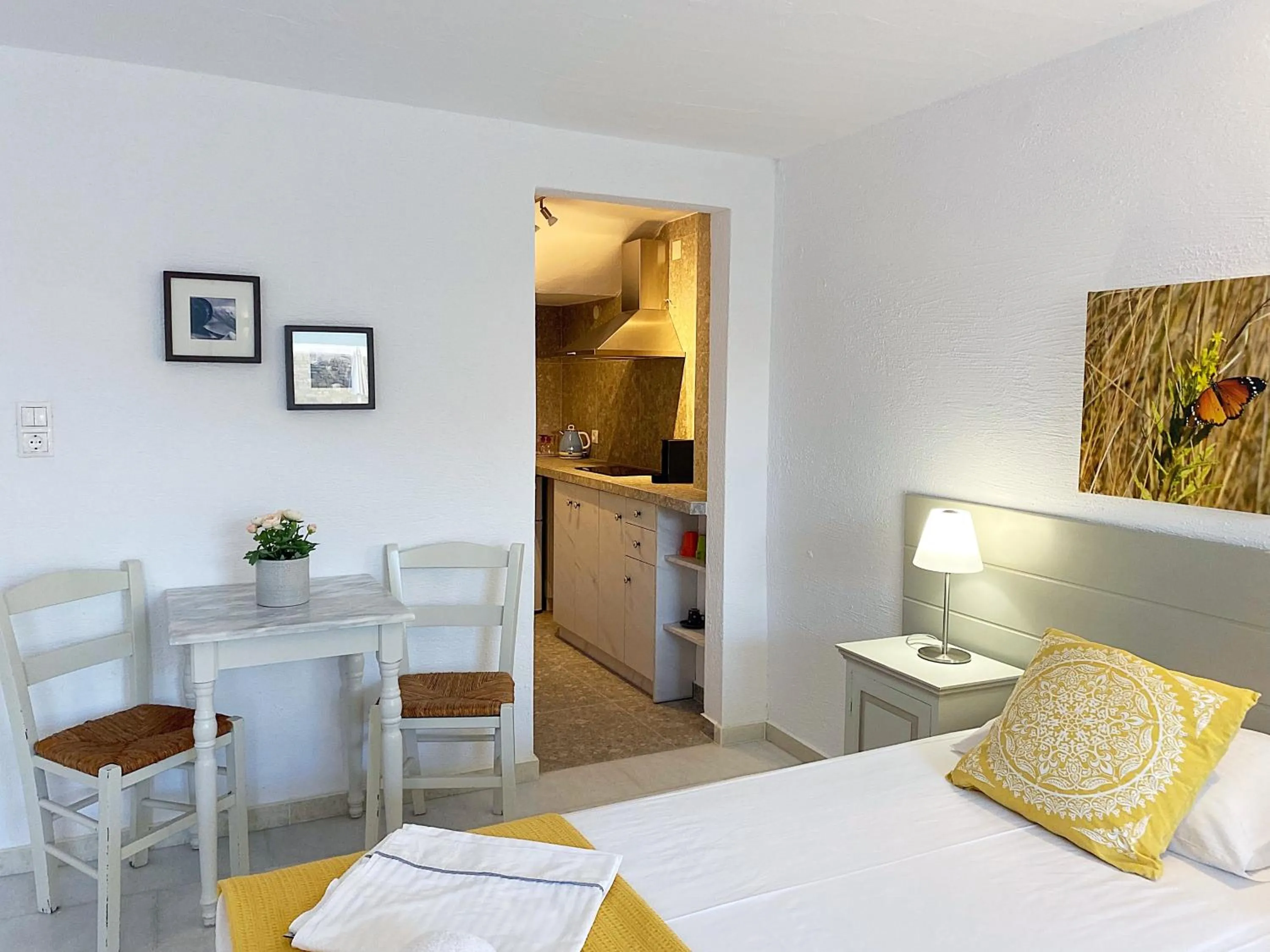 Kitchen or kitchenette, Bed in Anthos Apartments