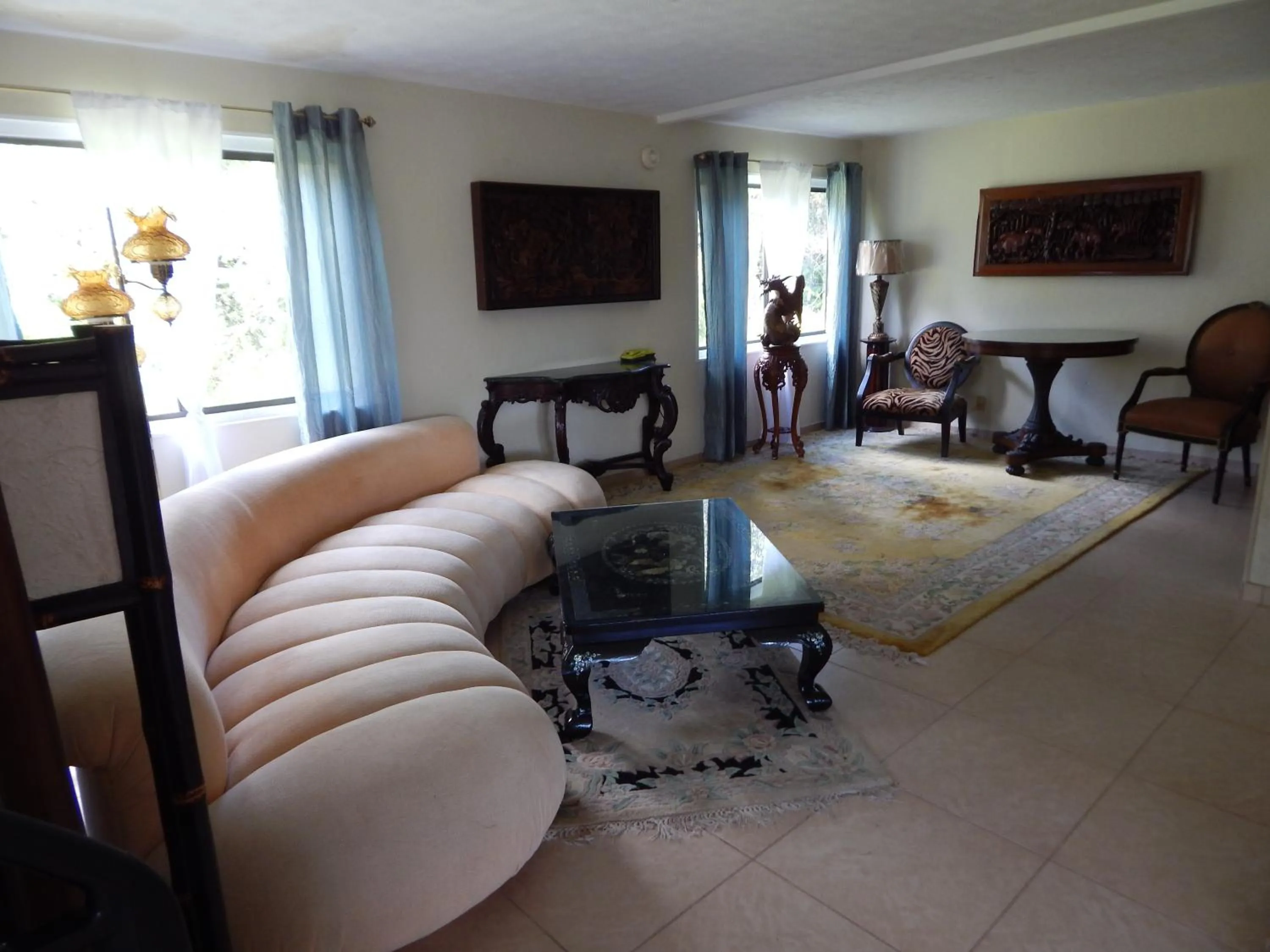 Living room in Fern Forest Getaway