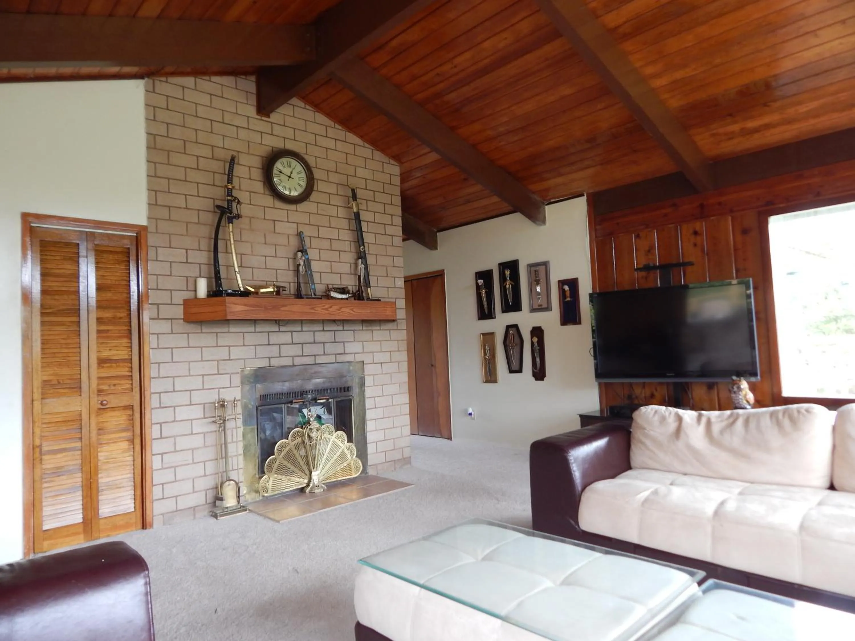 Communal lounge/ TV room in Fern Forest Getaway