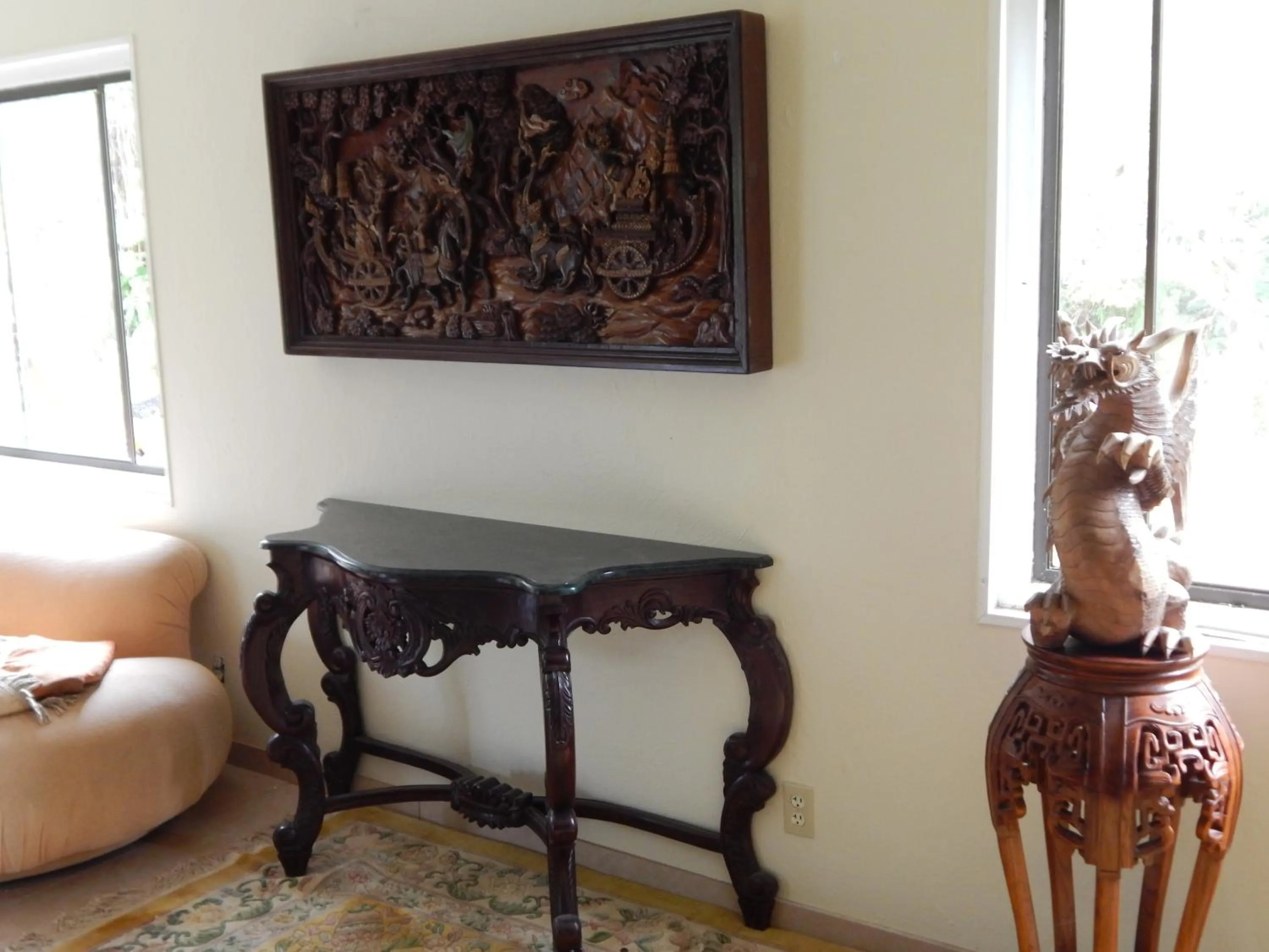 Living room in Fern Forest Getaway