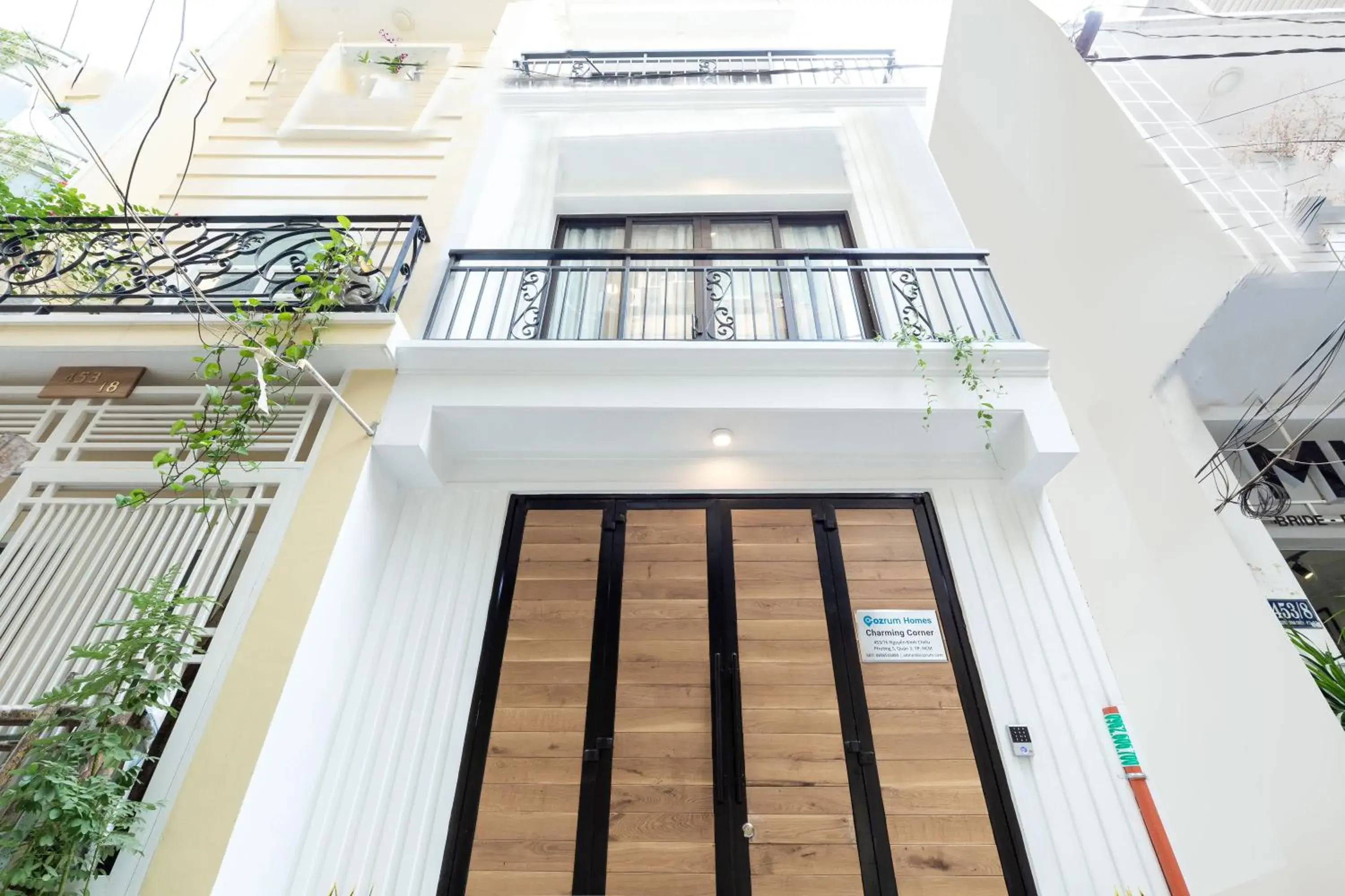 Property building in Cozrum Homes - Charming Corner Property building in Cozrum Homes - Charming Corner