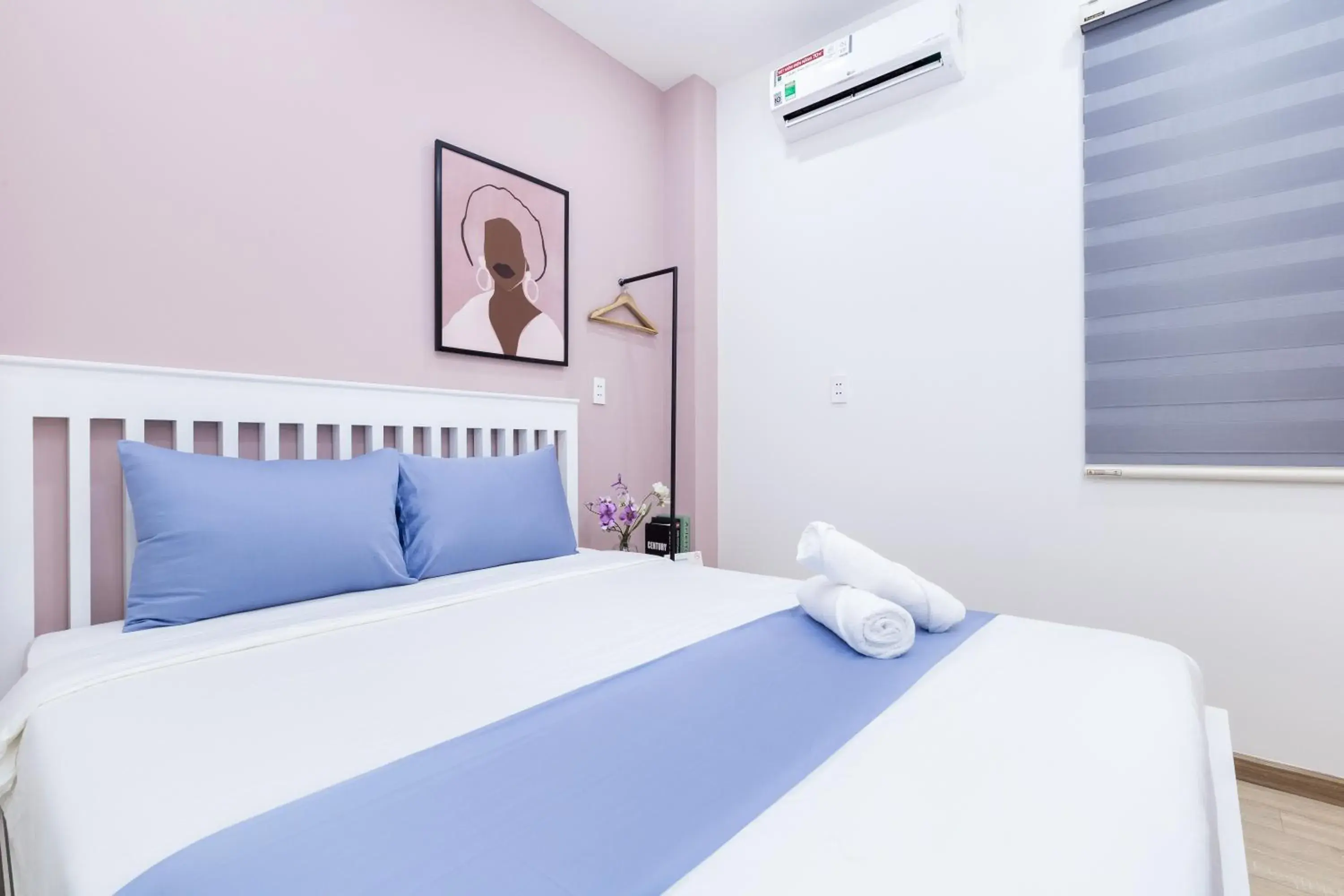 Bedroom, Bed in Cozrum Homes - Charming Corner Bedroom, Bed in Cozrum Homes - Charming Corner