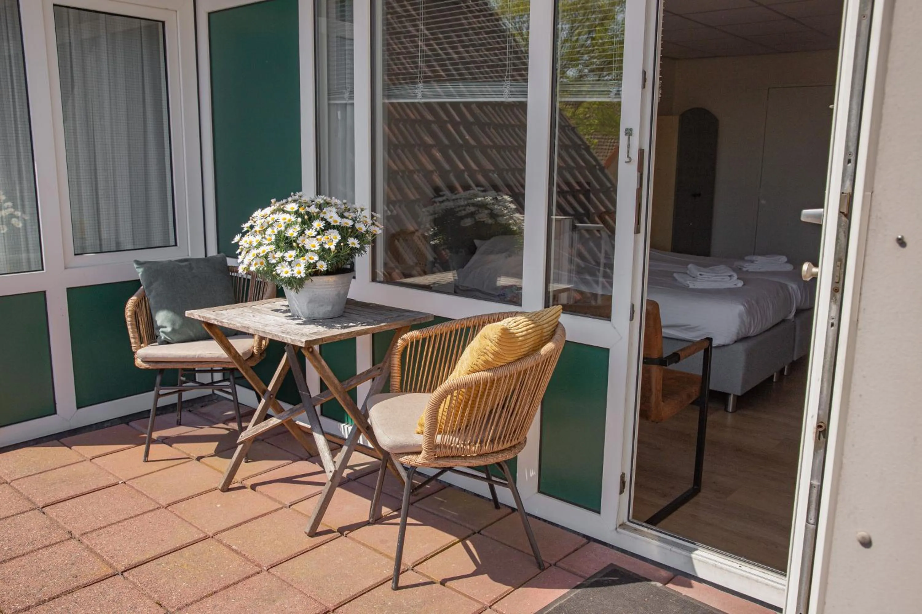 Balcony/Terrace, Bed in Hotel-Restaurant De Walvisvaarder